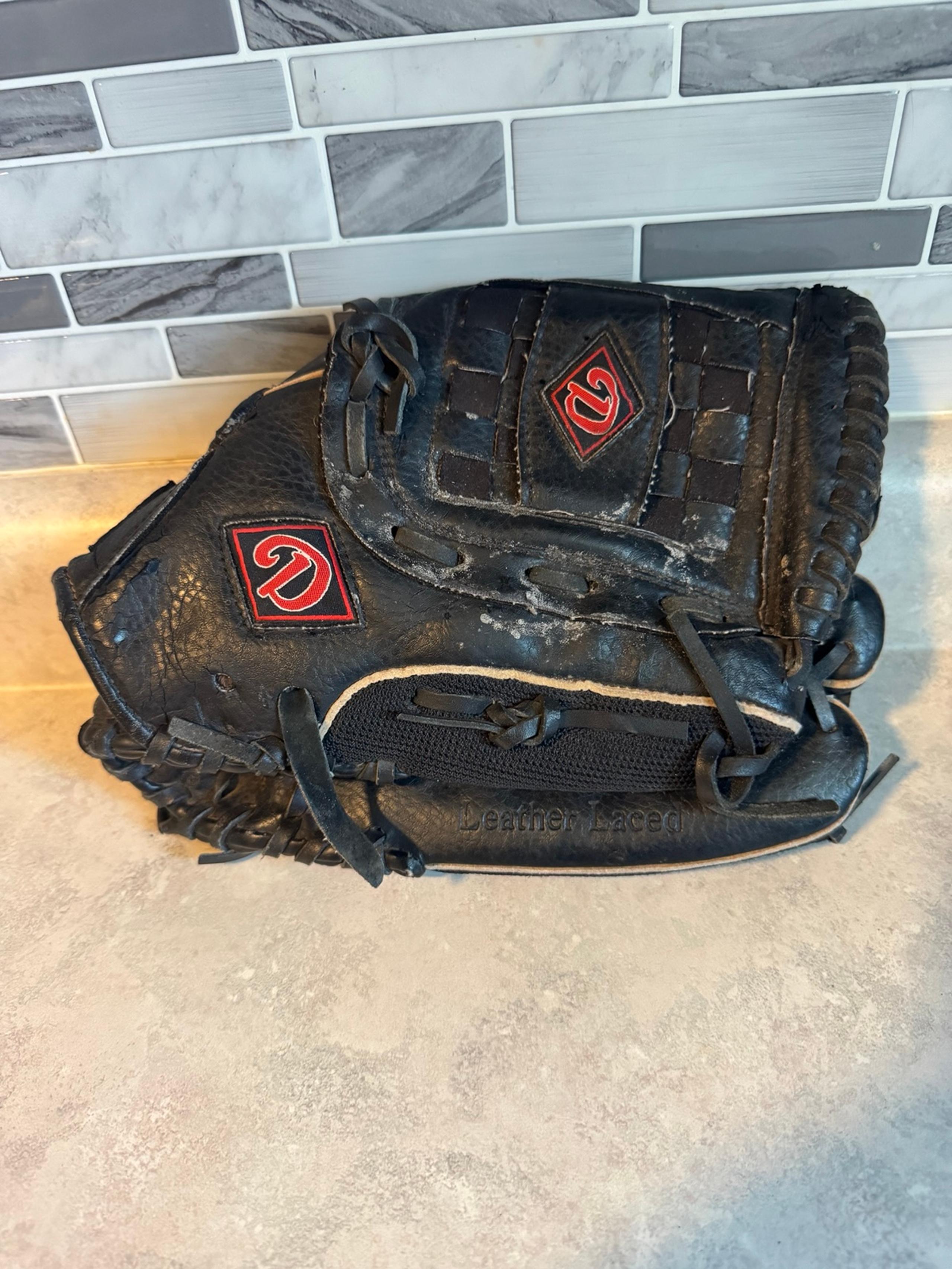 Diamond D-700 12” RHT Baseball Glove