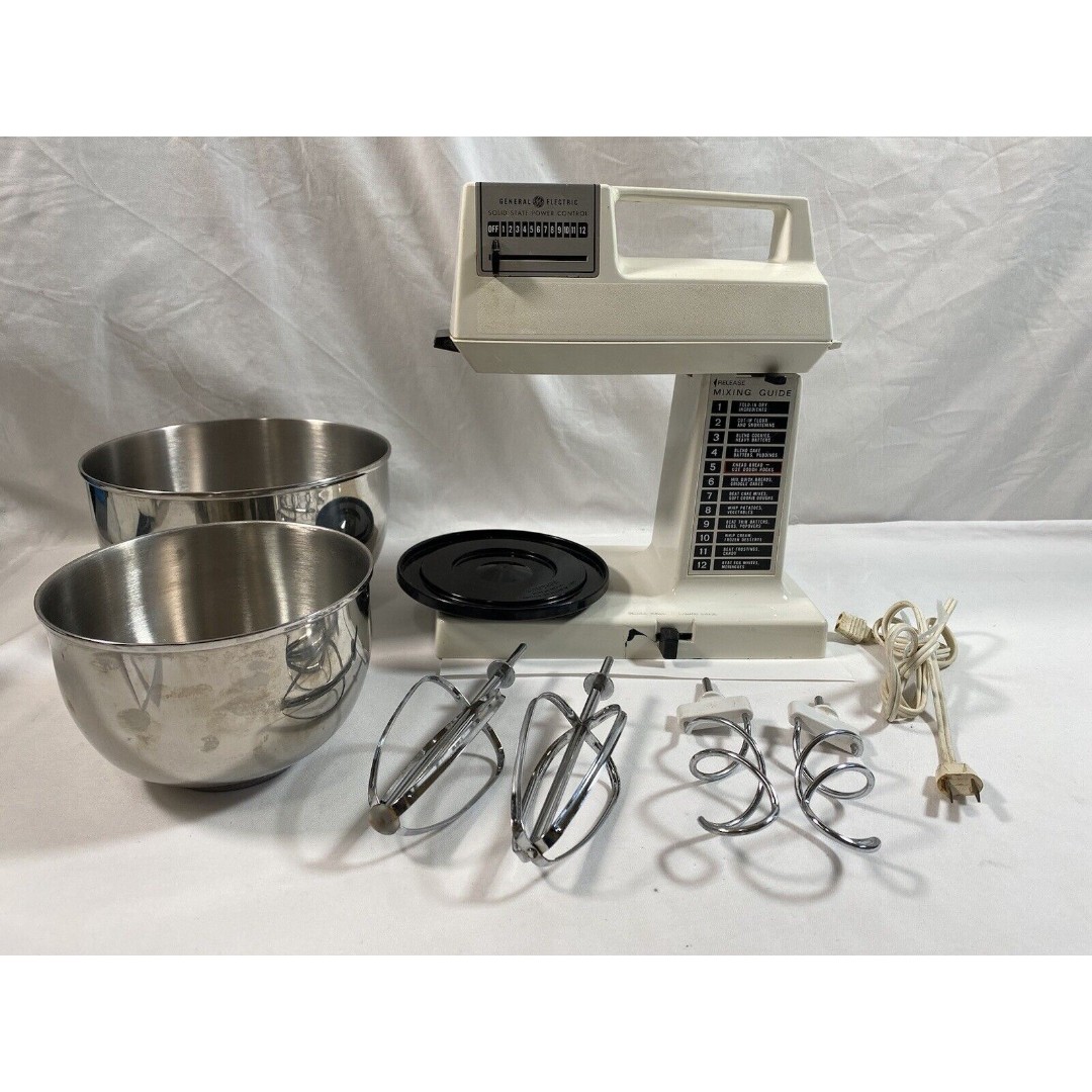 Vintage GE General Electric Stand Mixer 12 Speed ~ #D1-3555-2 w/2 Bowls~Beaters