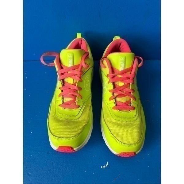 STRONG By Zumba Fly Fit Shoes -Womens size 9 A1F00070-GREN-9