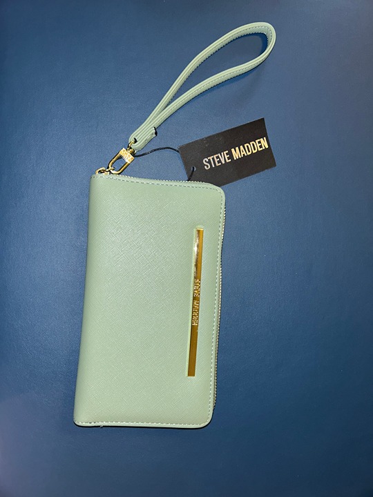 Steve Madden Sage Wristlet