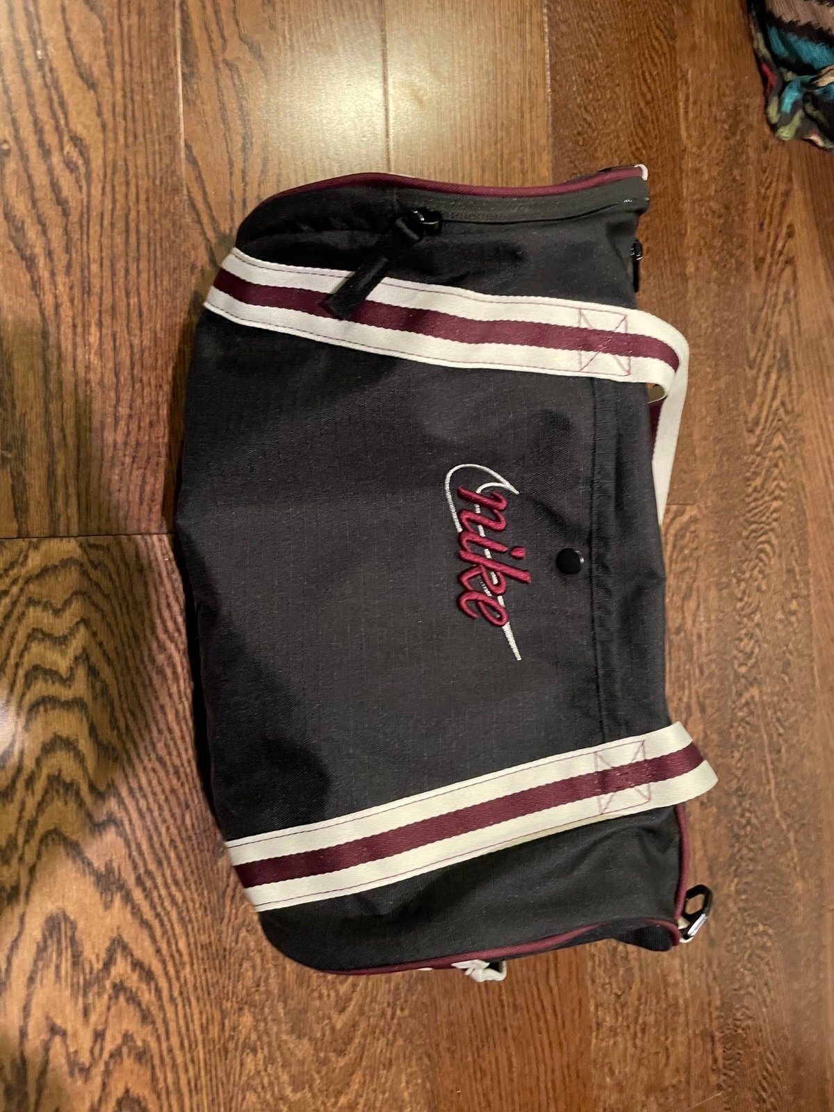 Maroon Nike Heritage Retro
