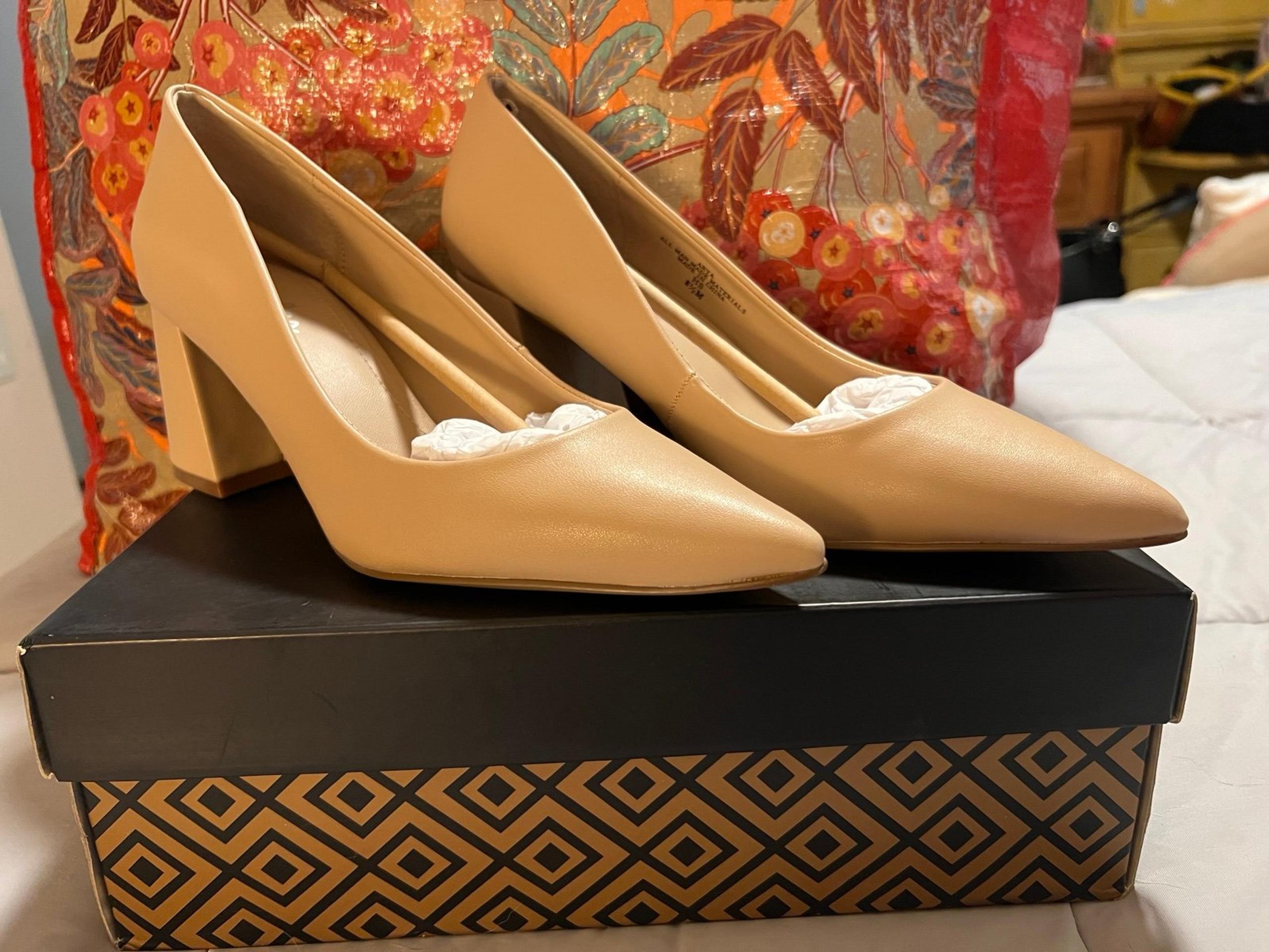 Charles by Charles David Ayra Linen pumps NWT size 8.5M