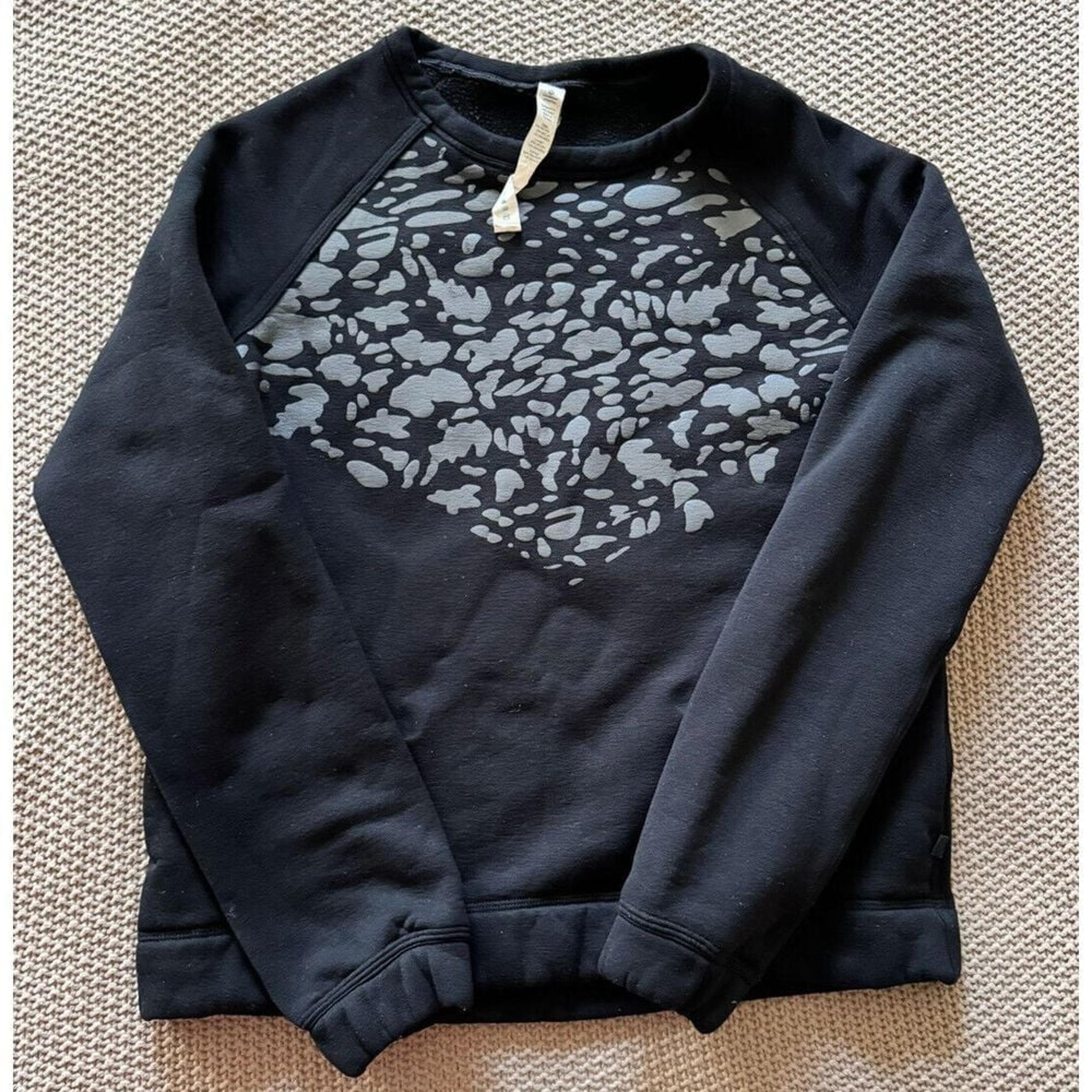 lululemon Women's Pullover Crew Neck Sweater Size 4 Black Animal Print