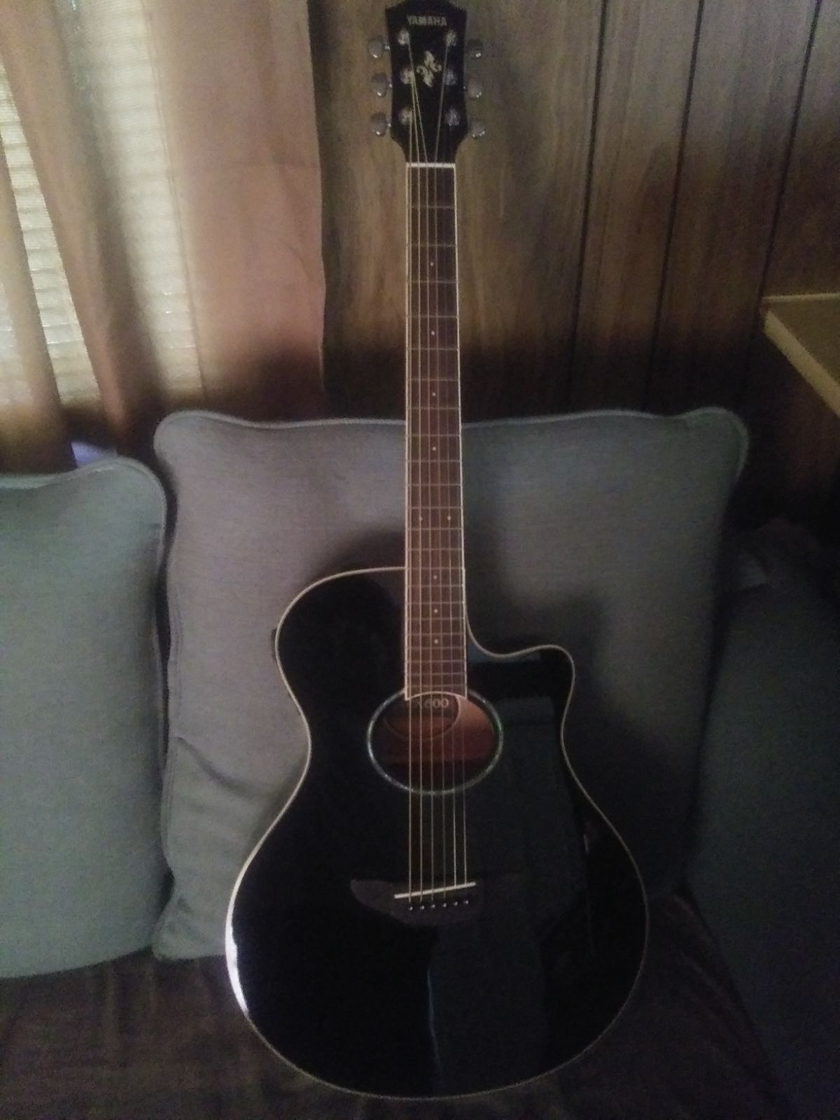 Yamaha APX600 Acoustic Electric Guitar