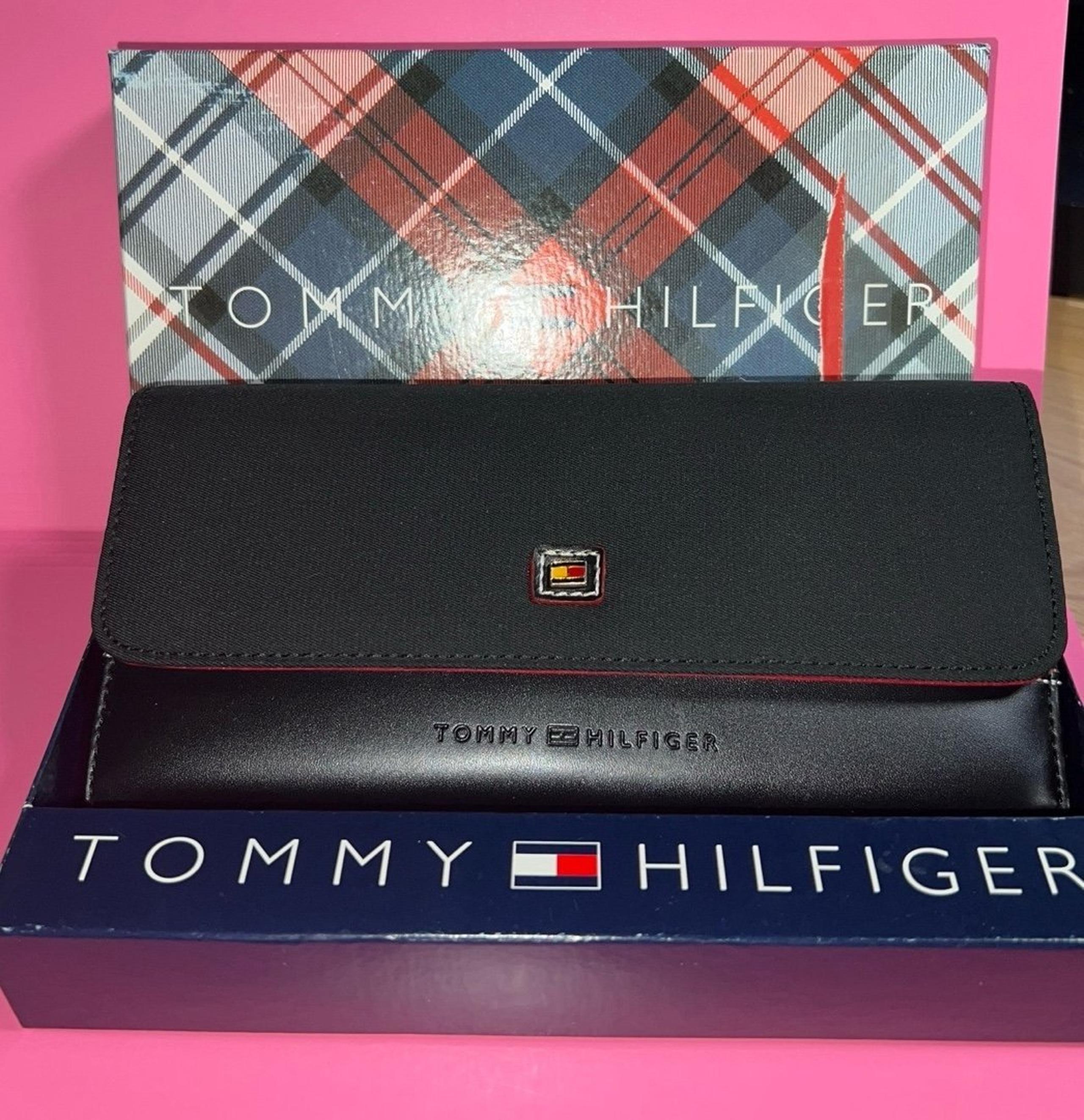 Vintage New the box Tommy Hilfiger Women’s Navy wallet/clutch