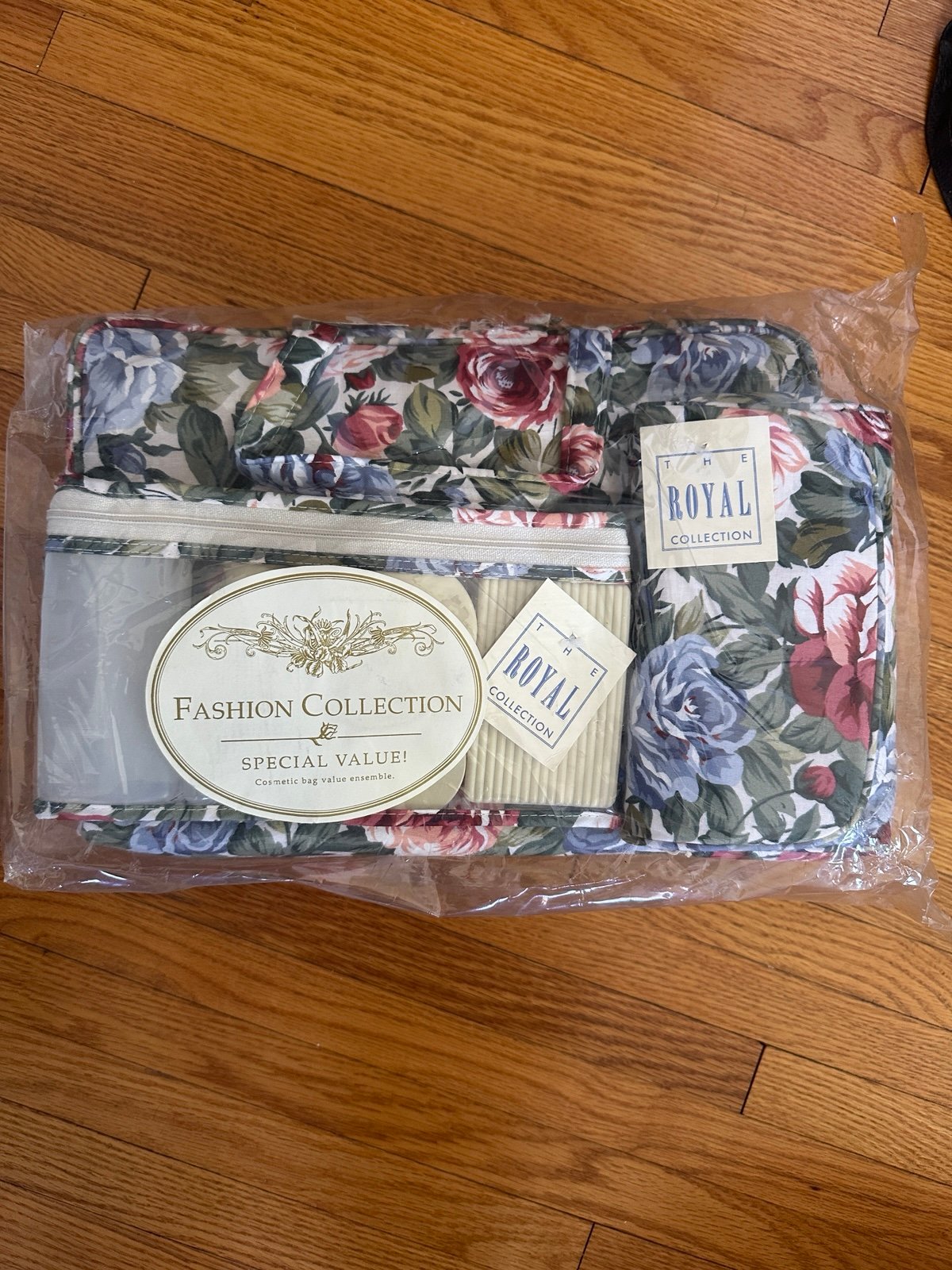 NEW Royal Collection Vintage Floral Make-up Toiletry Travel Bag Set Of 3
