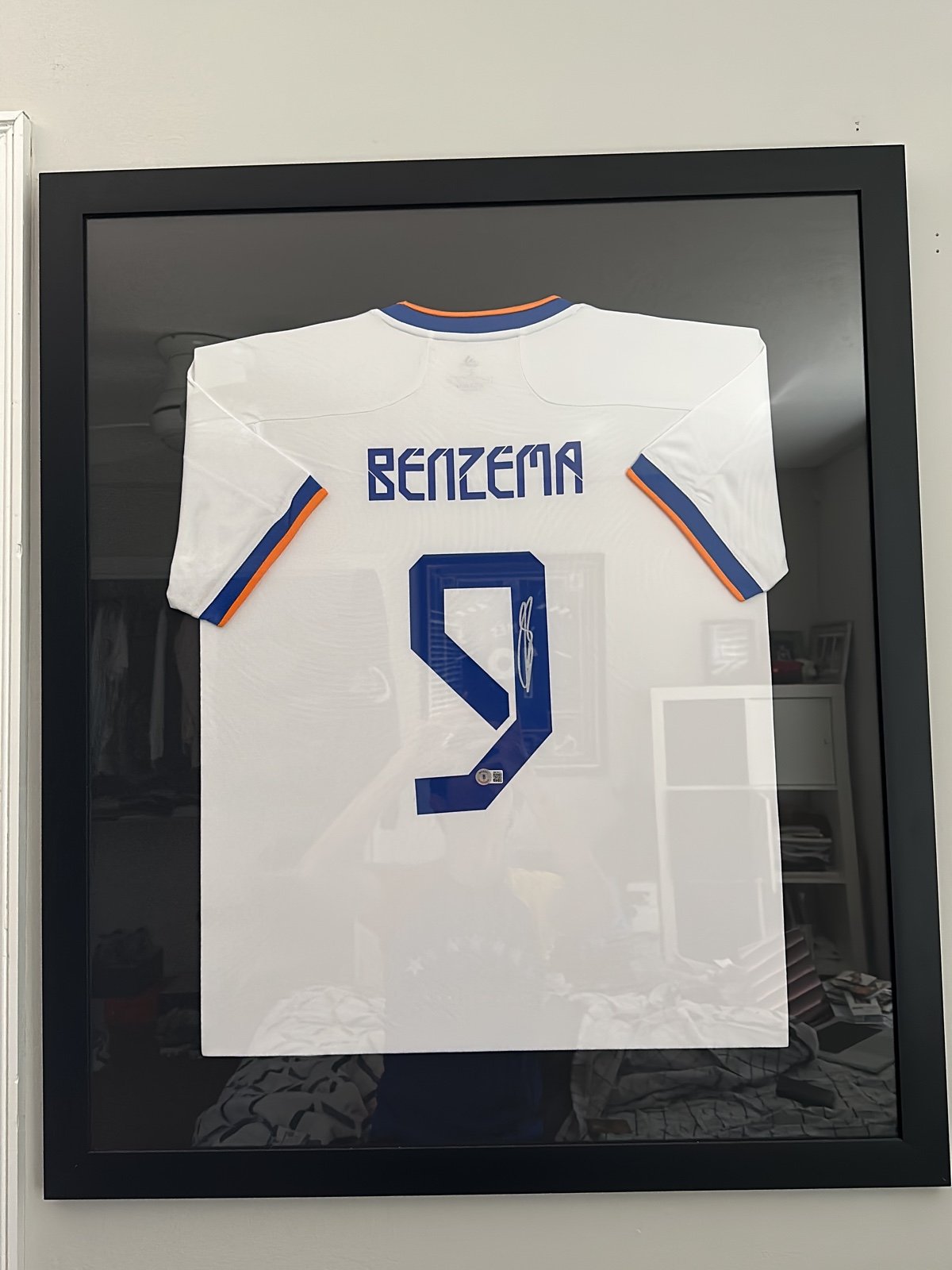Benzema Signed and framed Jersey