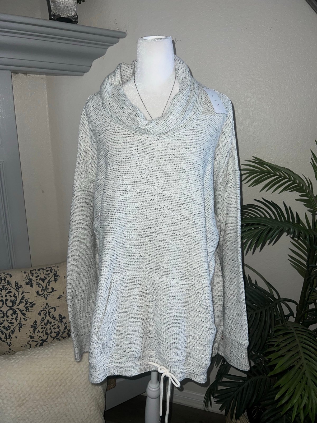 NWT Livi Active Gray Pullover Sweater Size 22/24