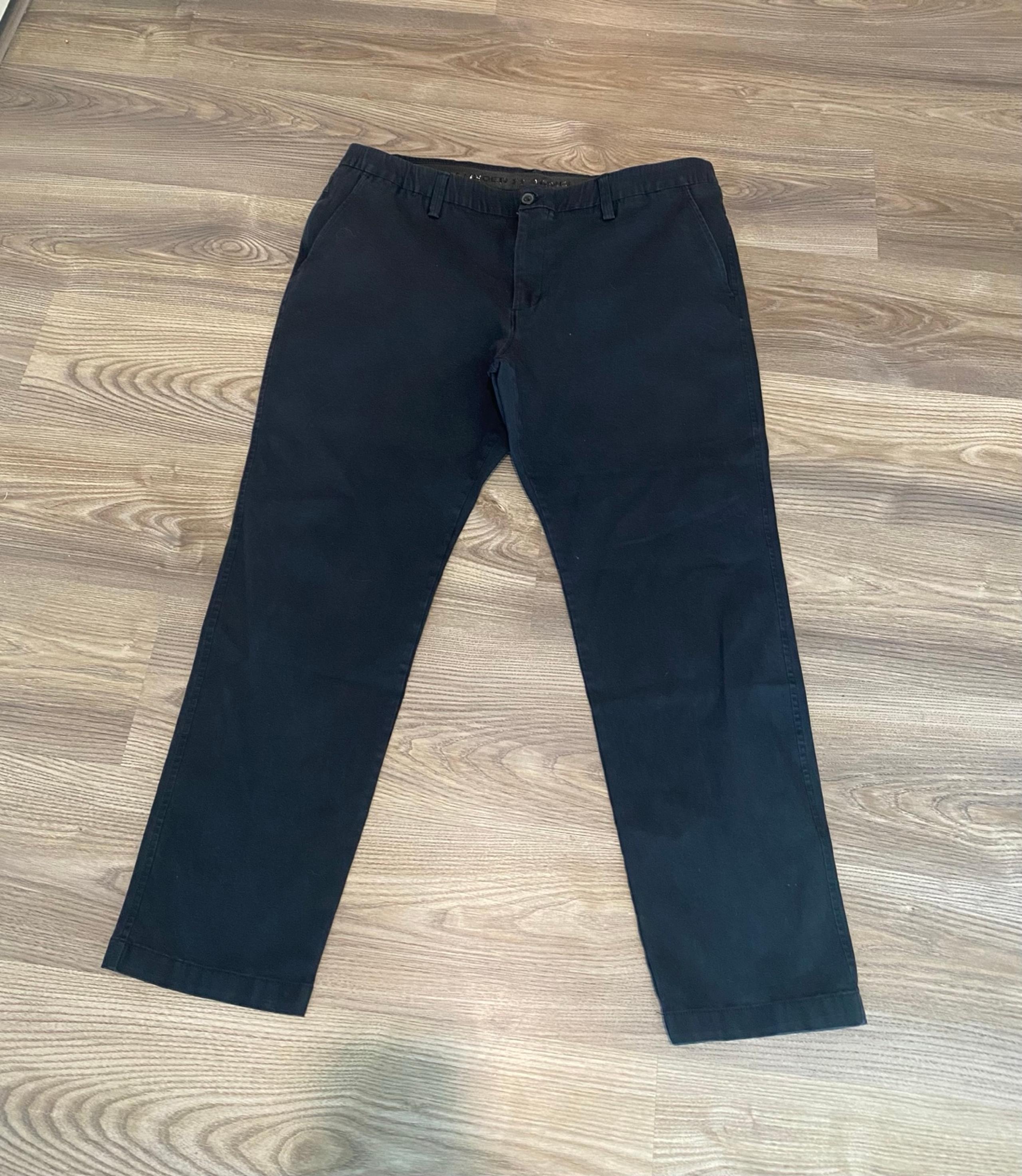 Under Armour UA Golf Black Chino Tapered Khaki Pant Mens size 40 x 28 Gripper