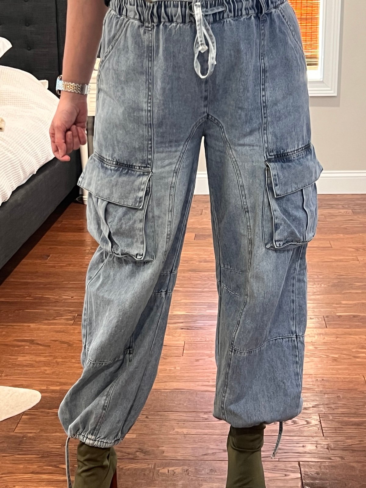 Wide-leg Cargo Jeans