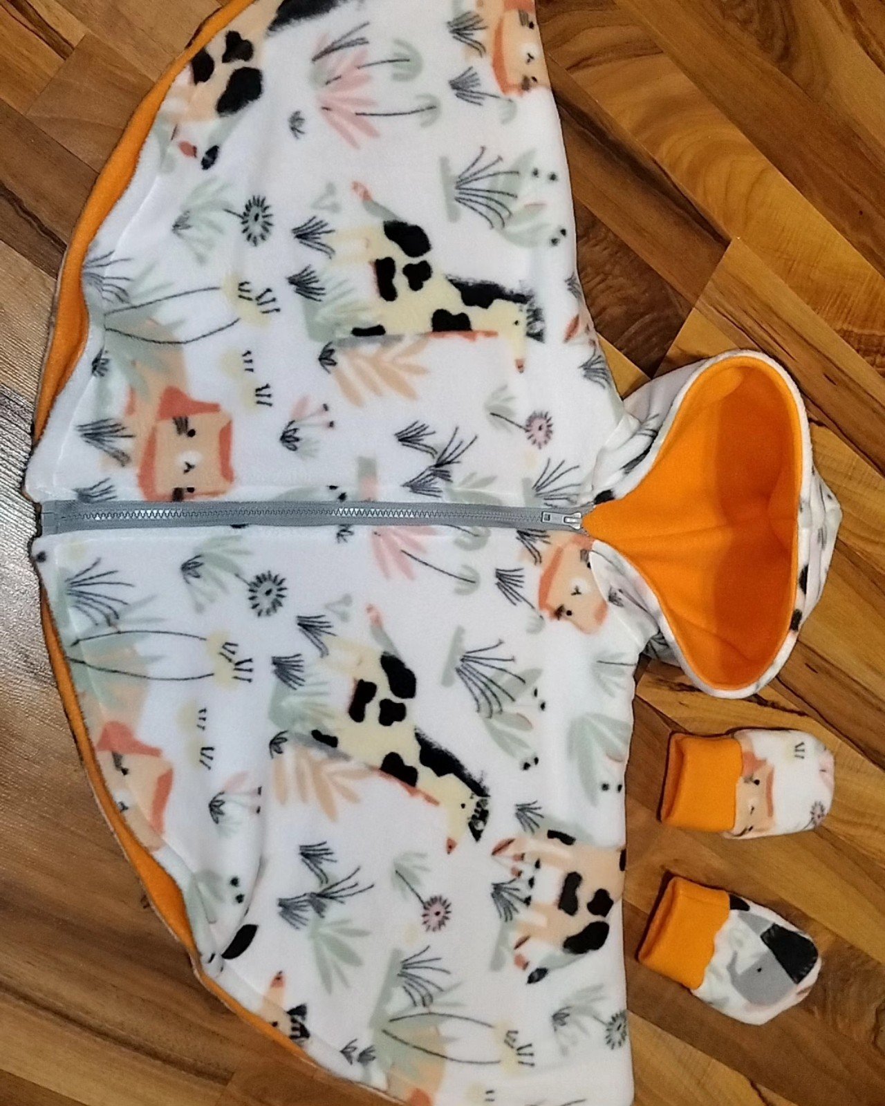 One carseat Pancho overcoat with zipper and matching with mittens
