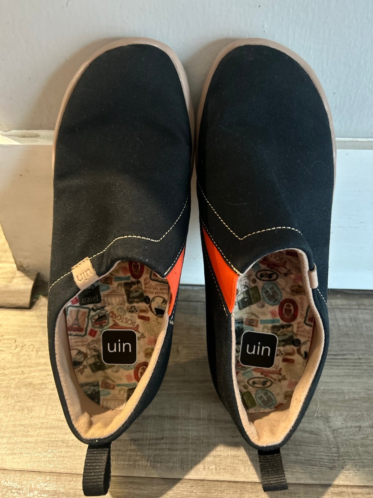 UNI Art Walking Shoes Sneakers Cuenca Black Slip On
