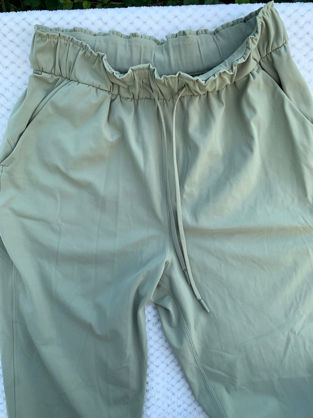 Green Lululemon stretch high rise jogger luxtreme sz 6 athleisure activewear