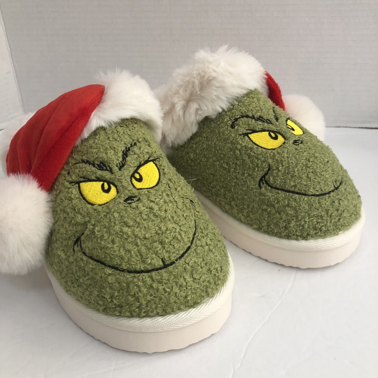 American Eagle Grinch Scuff Slipper Christmas Slip-on Women’s SIZE 7