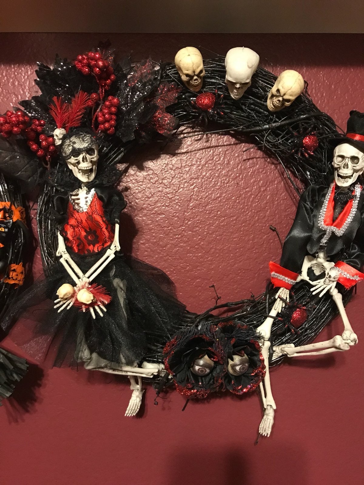 Skeleton Couple Wreath Black And Red