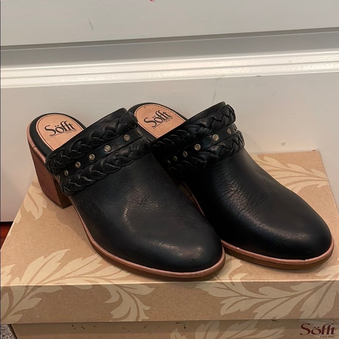New in Box Sofft Women's Black Leather Mules Size 10