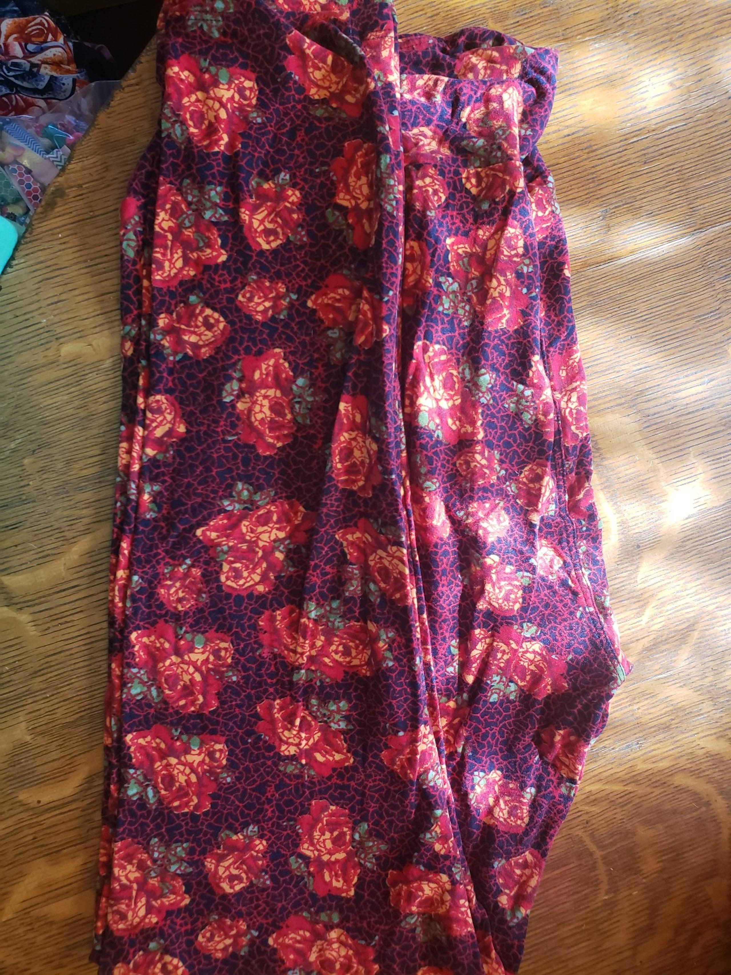LulaRoe Tall & Curvy Leggings