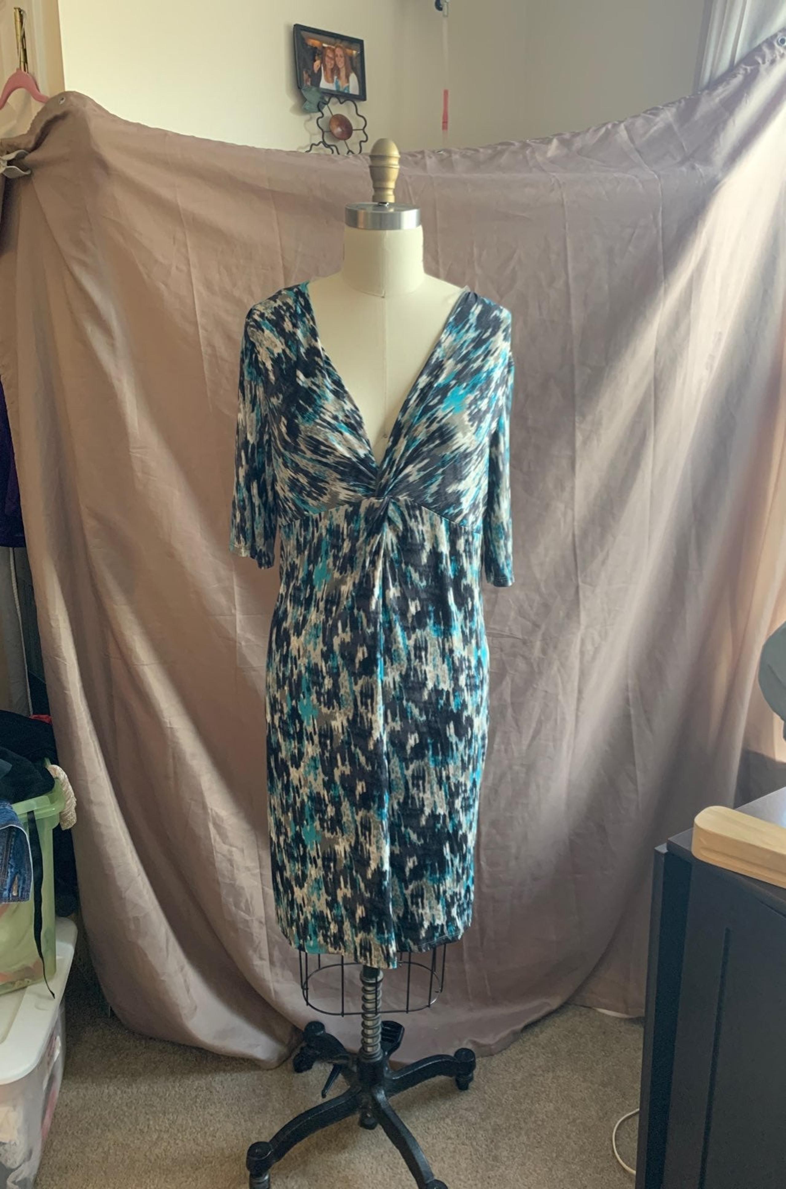 Covington tie dye deep knot dress new L