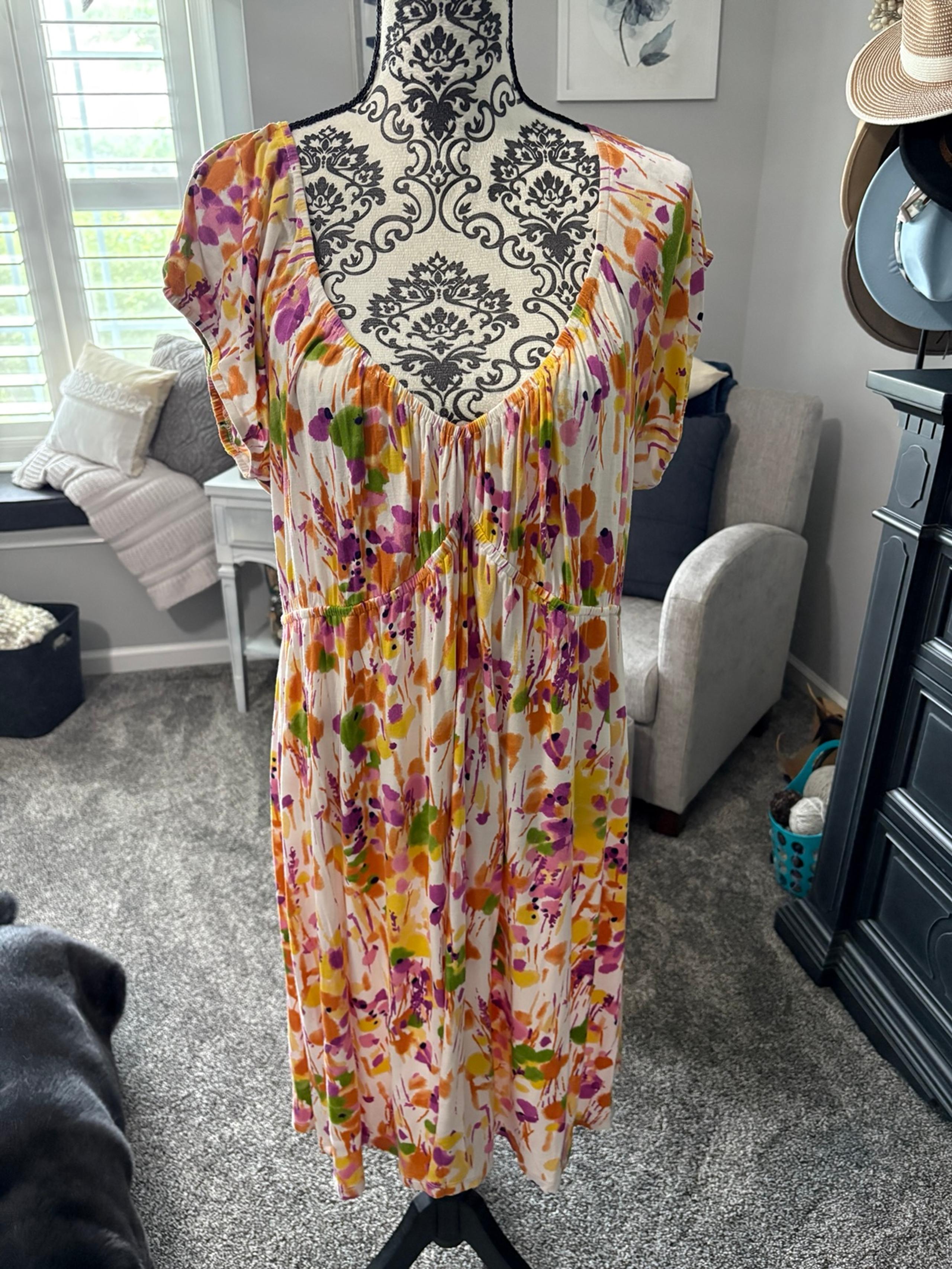 Dress size XL, short sleeves, multicolor