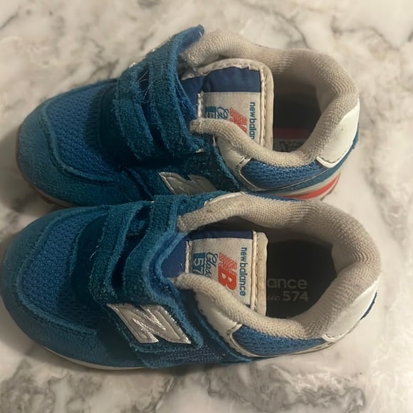 25 ADD ON New BALANCE CLASSIC 574 SNEAKERS BABY SIZE 6 BLUE ORANGE WHITE