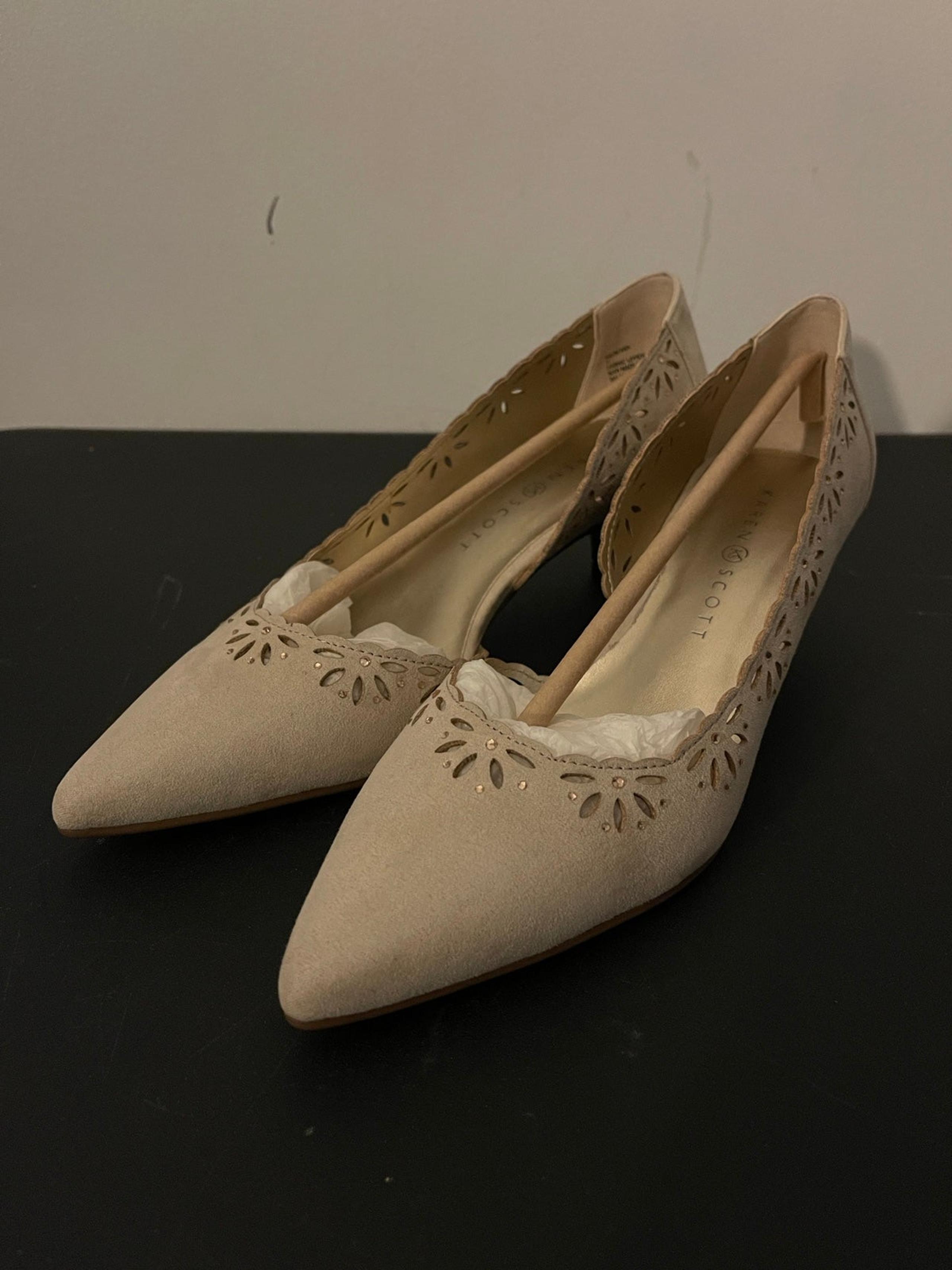 Karen Scott Women’s Alana Fabric Pointed Toe Classic Pumps Shoes (Bone)