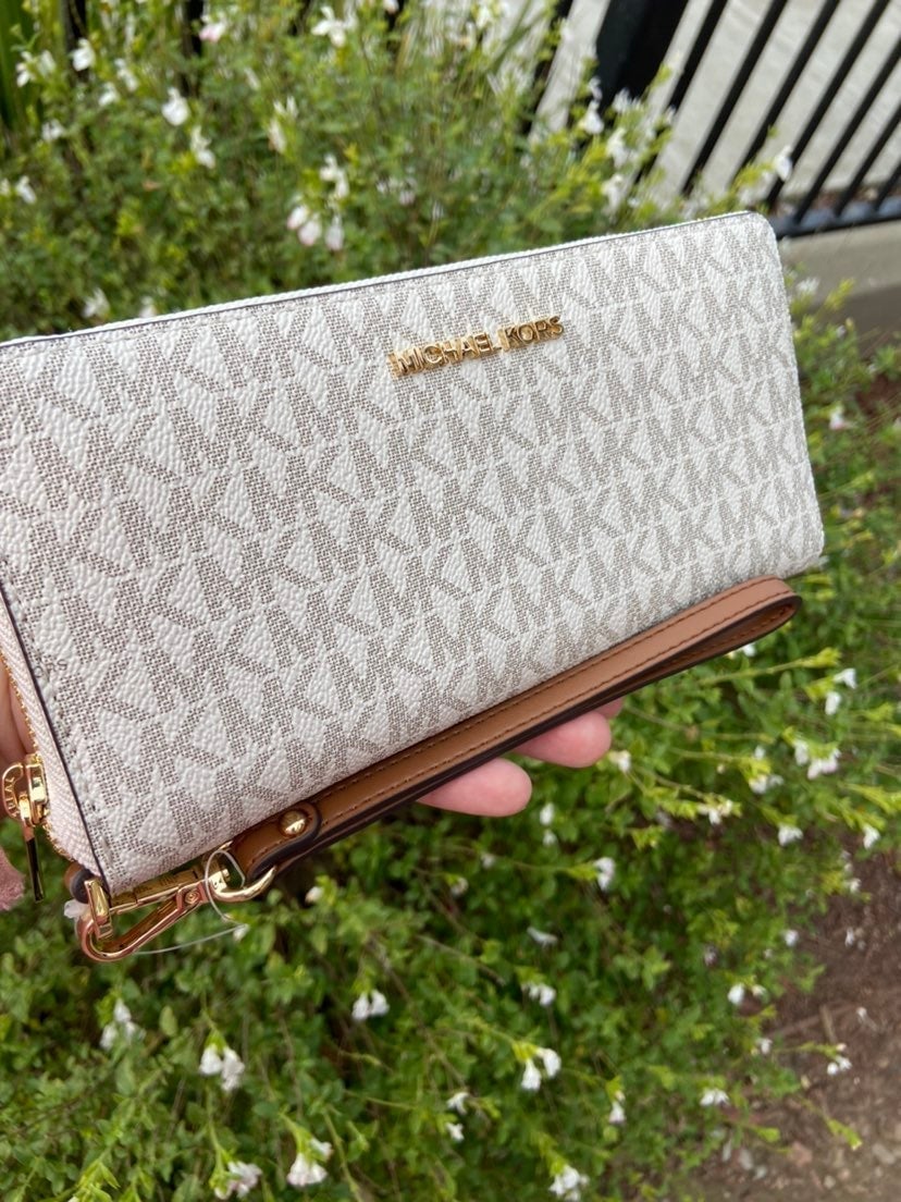 Michael Kors Vanilla Continental Wallet