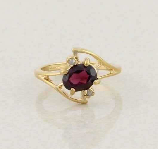 10k Yellow Gold Natural Garnet & Diamond Ring Size 6 1/4
