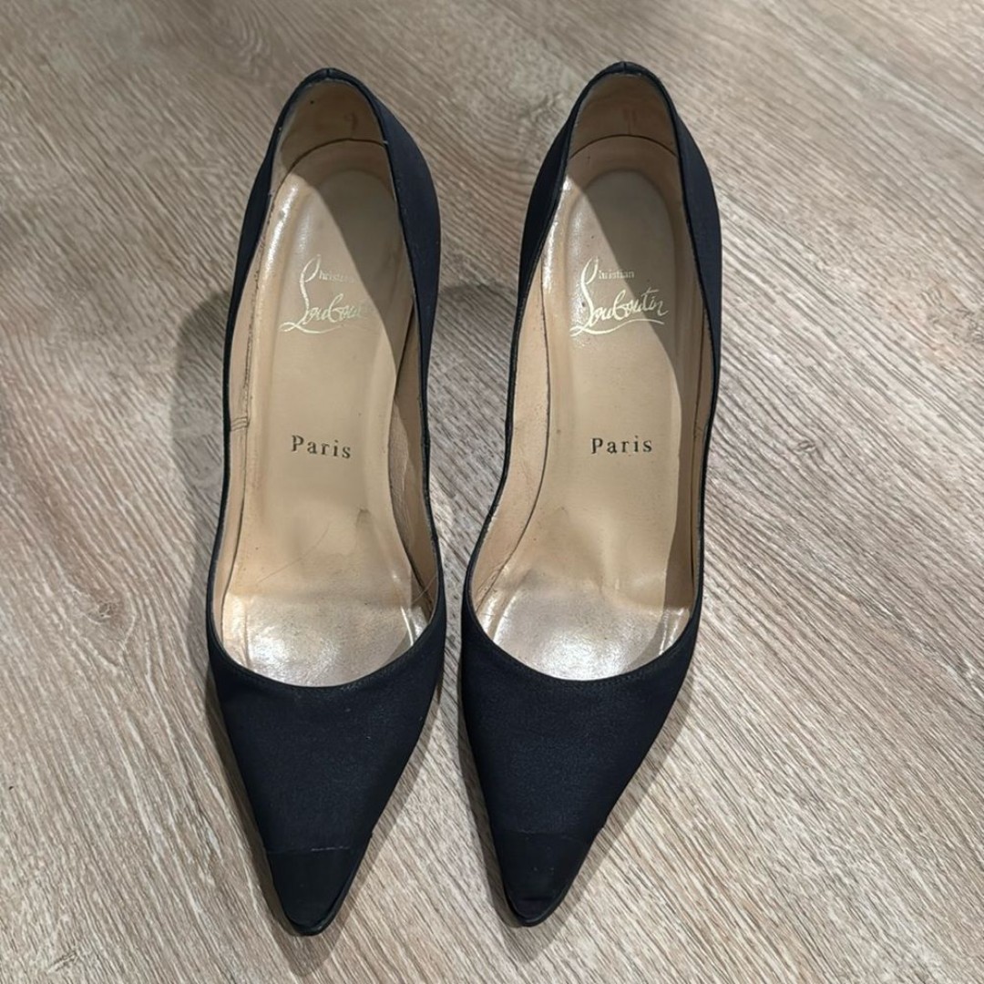 CHRISTIAN LOUBOUTIN satin pumps 36 1/2