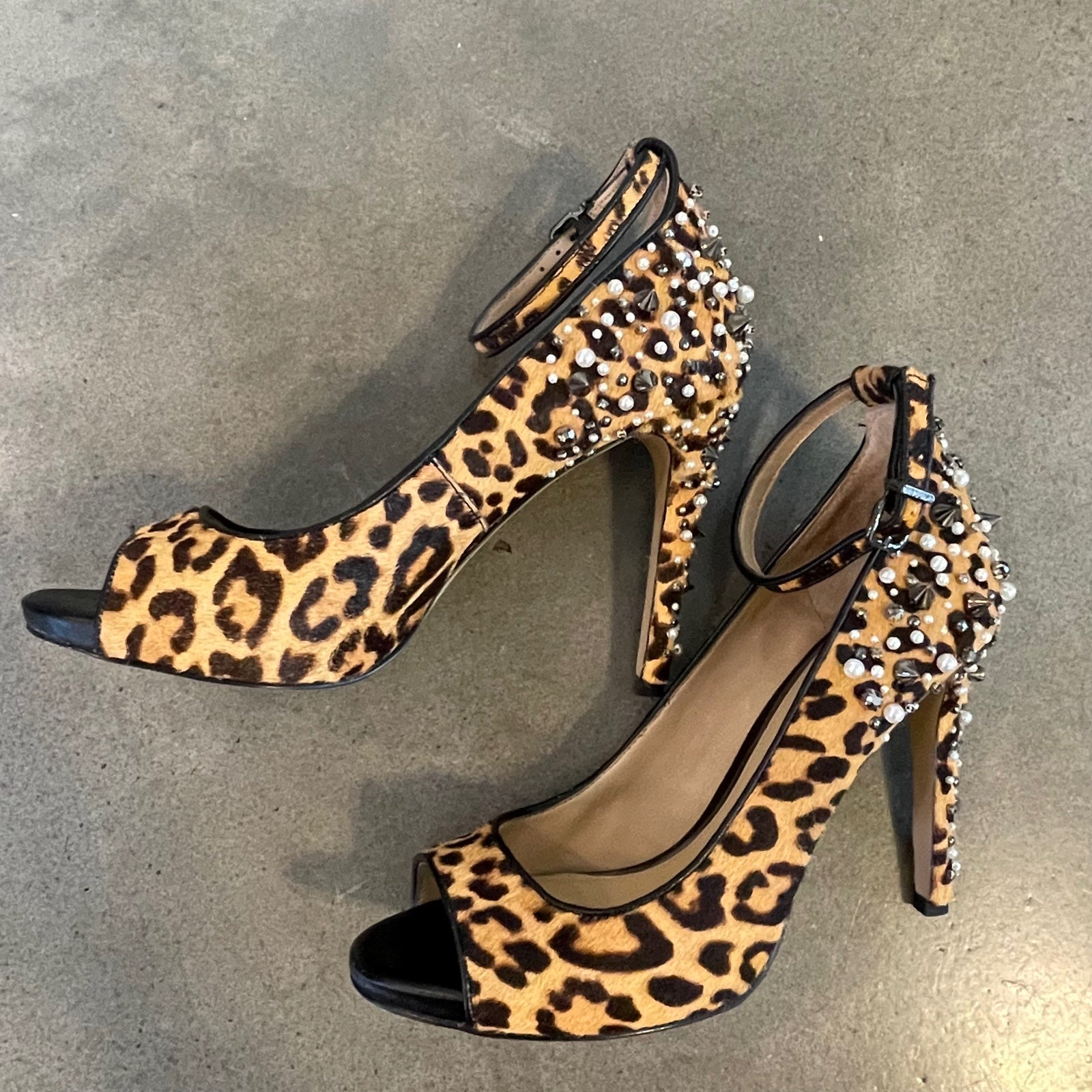 Gianni Bini Leopard Print Pearls Studs peep toe Heels Size 8 womens shoes