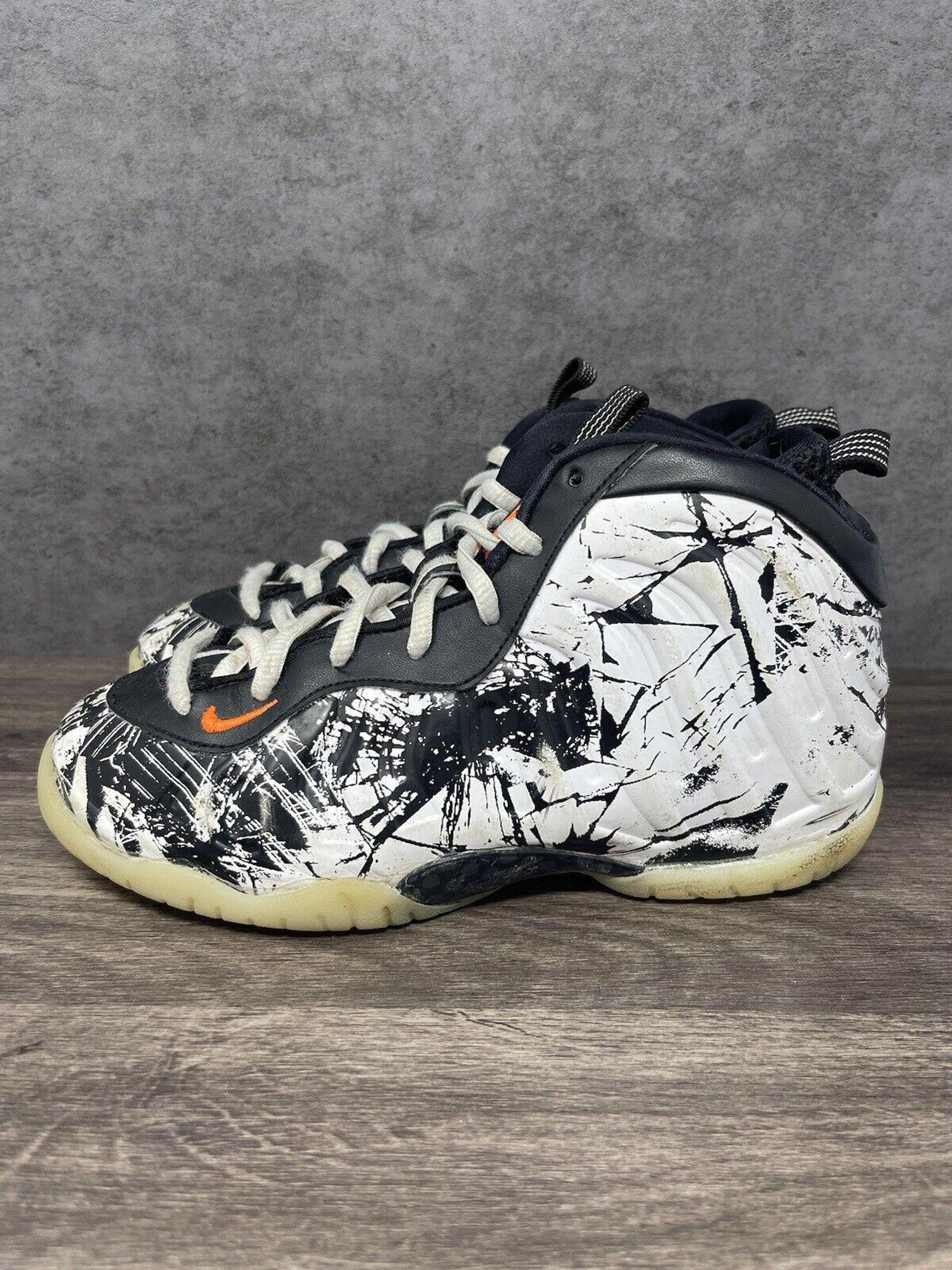 Nike Little Posite Size 2.5 Kids Shattered Backboard Foamposite Black White GS