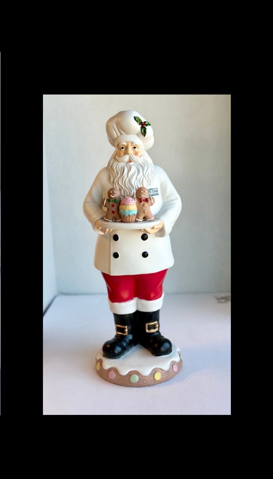 Large Christmas Santa Pastry Chef Gingerbread Pastel Cupcakes