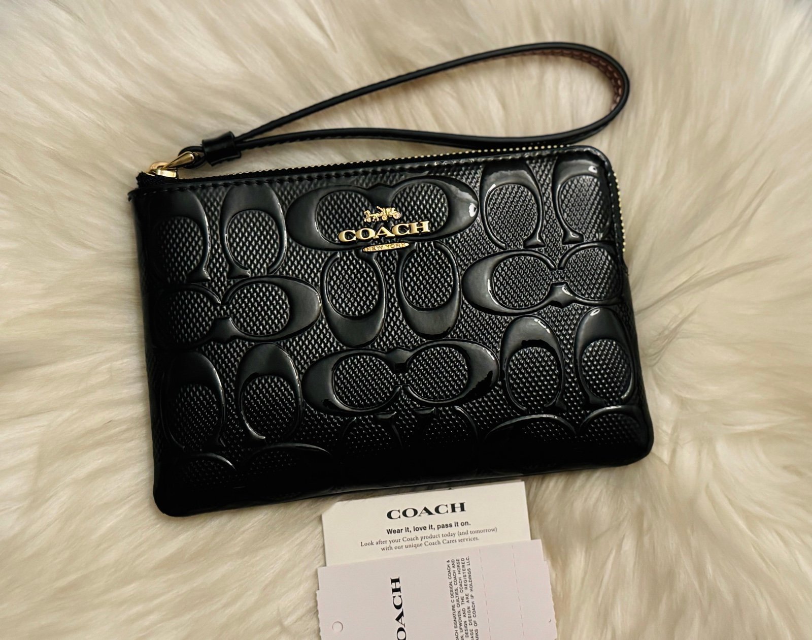 Coach Corner Zip In Signature Leather in Black