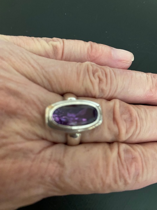 An oval shaped amethyst ring, size 6, w/stone being near 14.31 x 6.38mm in size