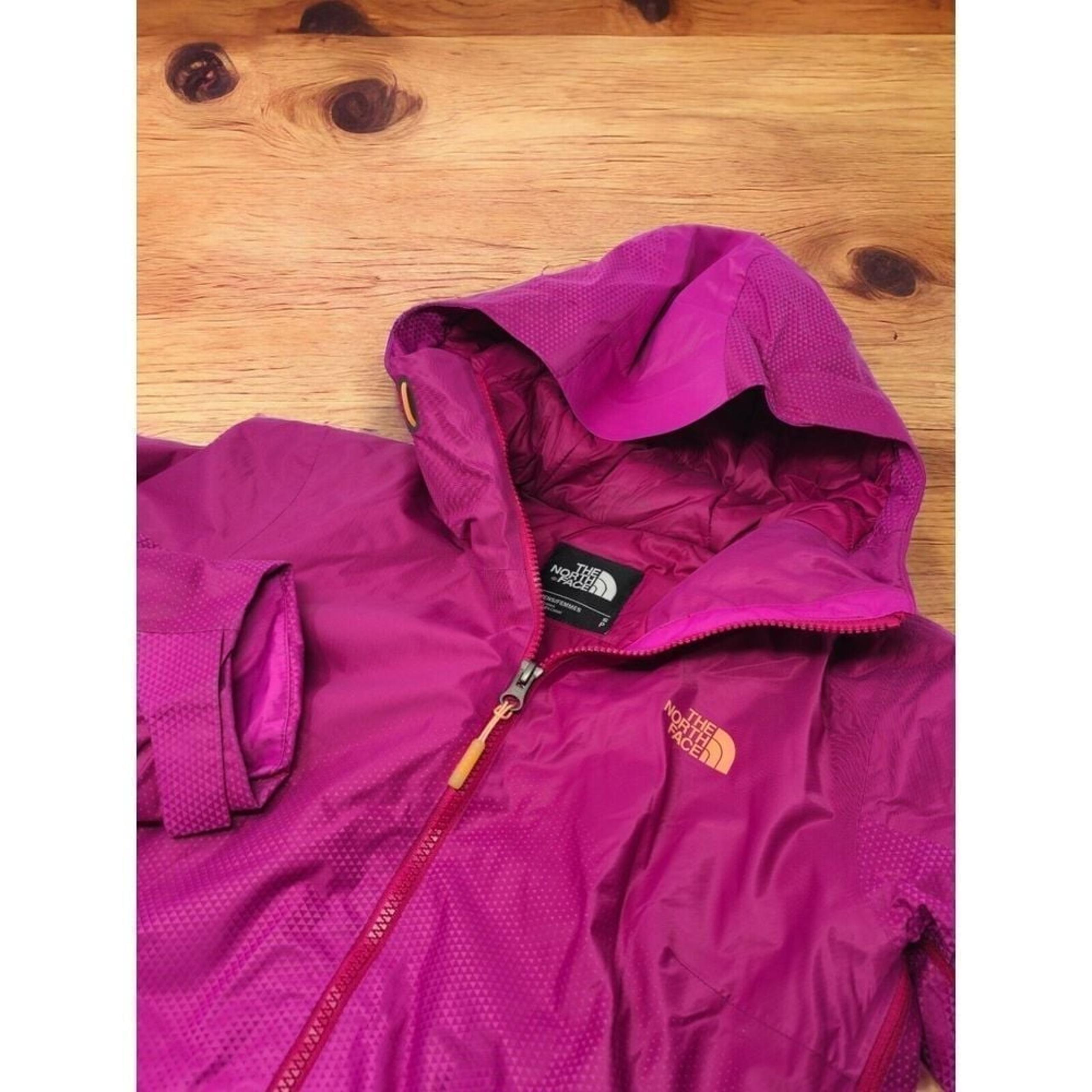 North Face Fusestorm Dot Matrix Insulated Jacket Women's Small Plum Hyvent Rain