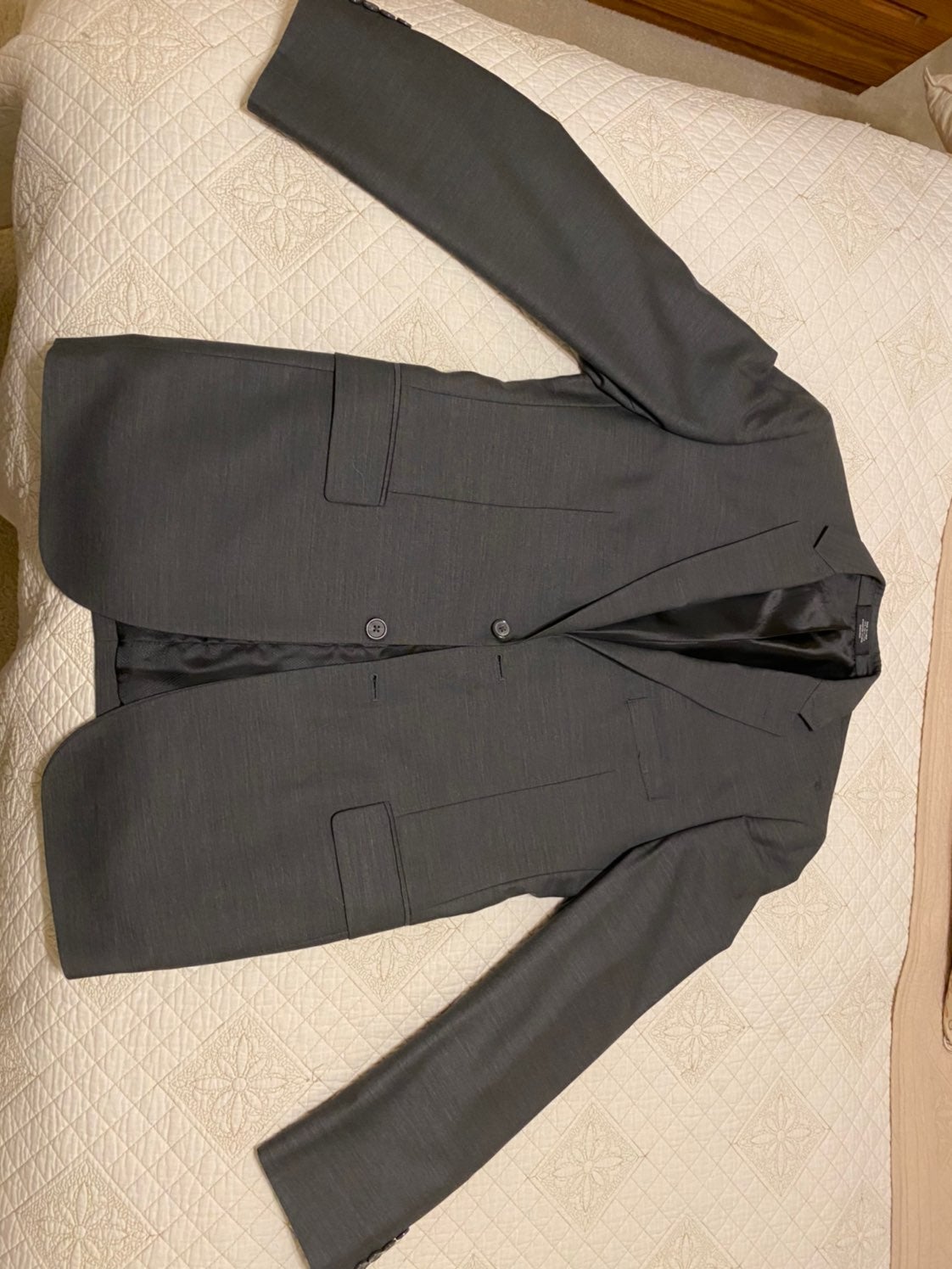 Wilke Rodriguez 3-piece Gray Suit