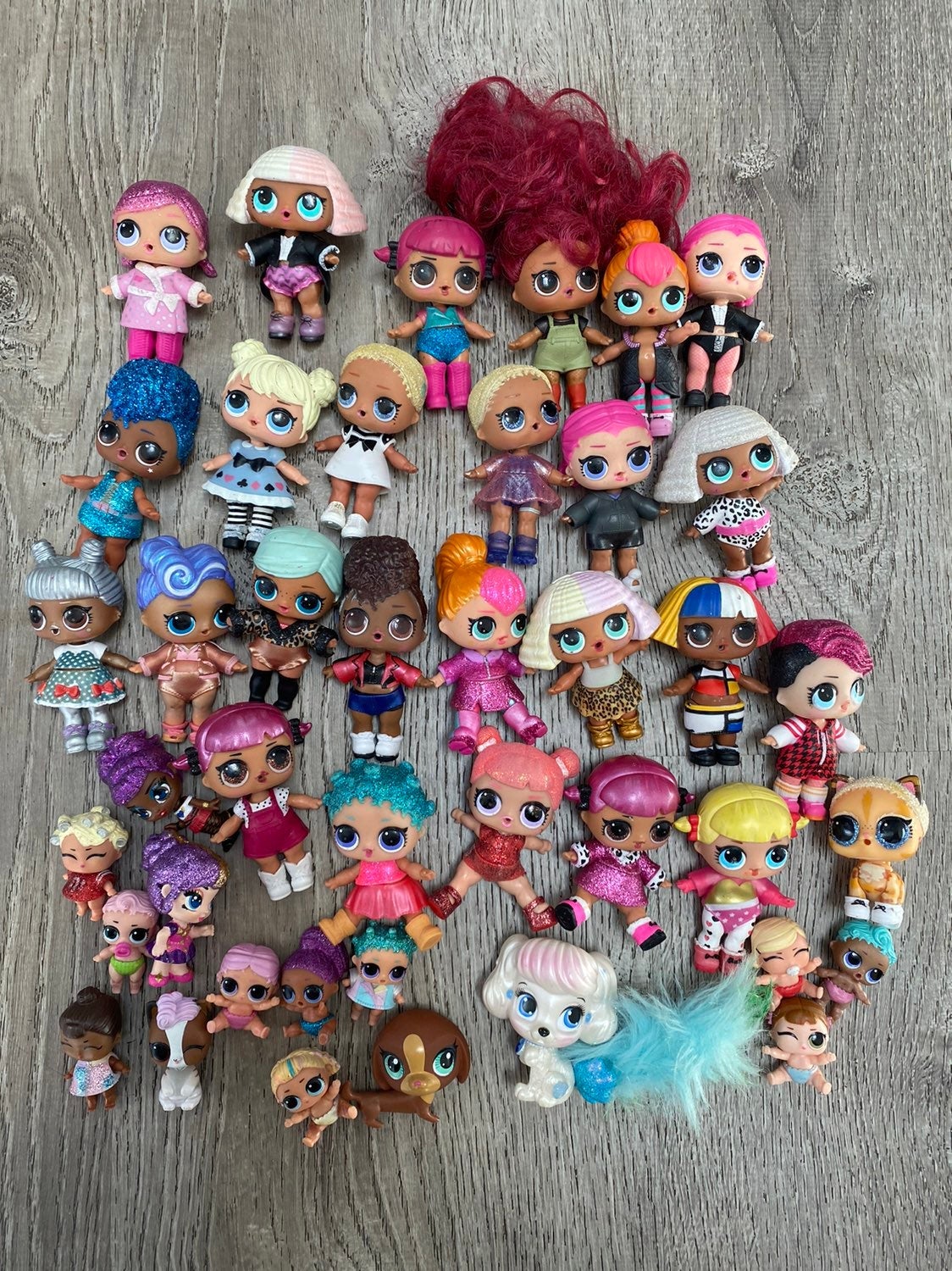 Lots of 44 Lol Surprise dolls