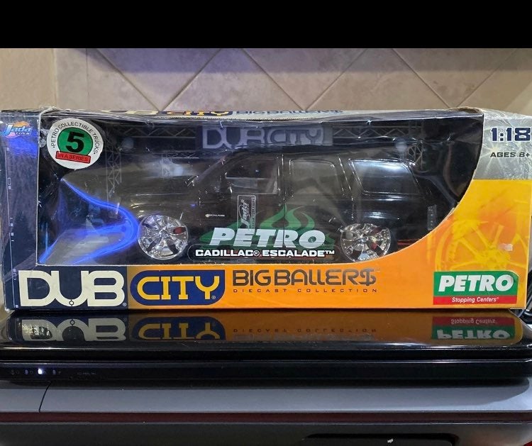 1:18 cadillac escalade dub city