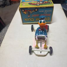 Vintage Disney Marx plastic friction Donald Duck racing Cart , very Rare .