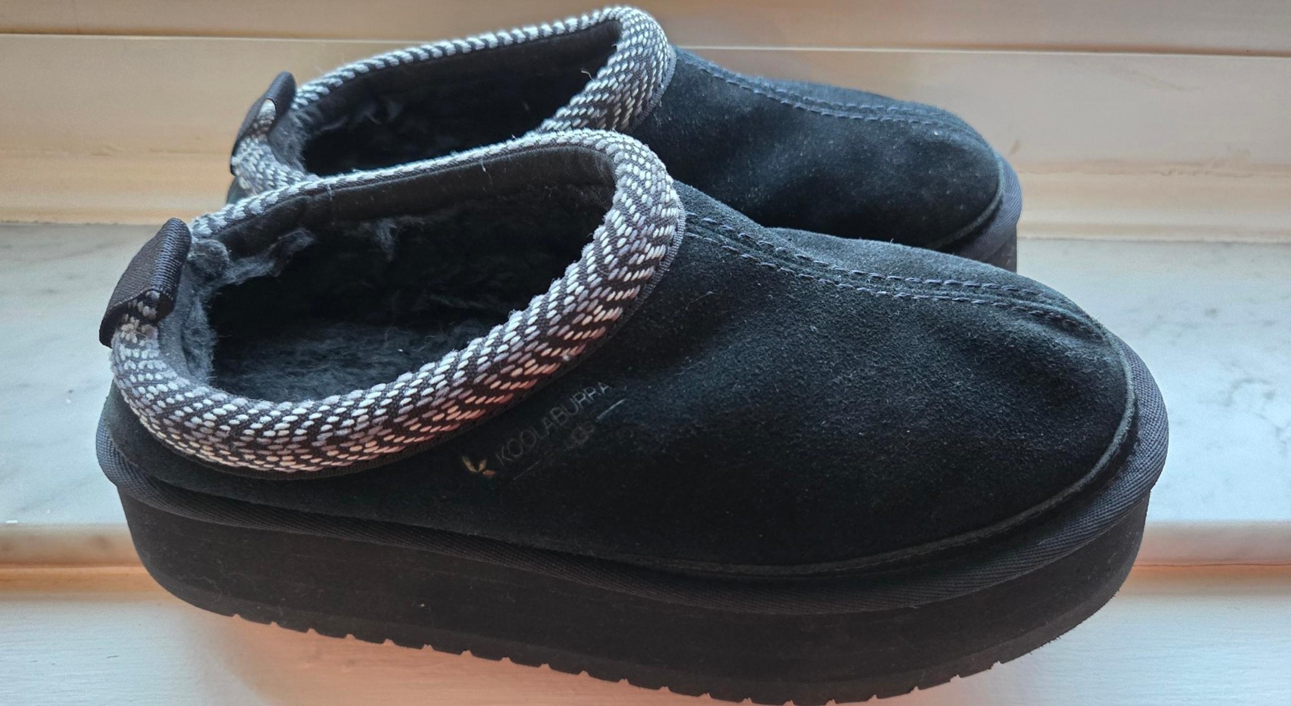 Black Tazz Uggs Size 8 Slip Ons Sandals Slippers