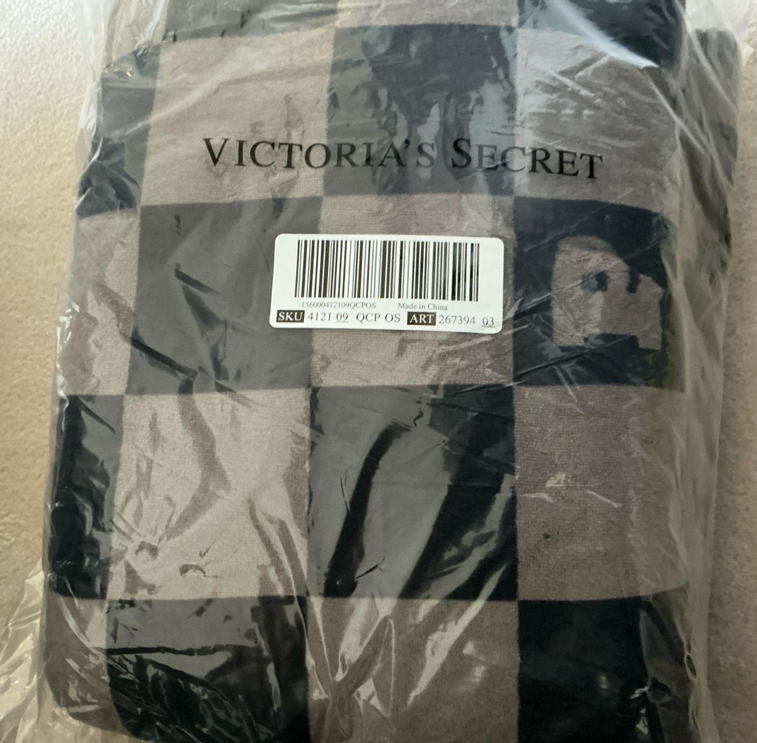 New Victoria Secret checker blanket
