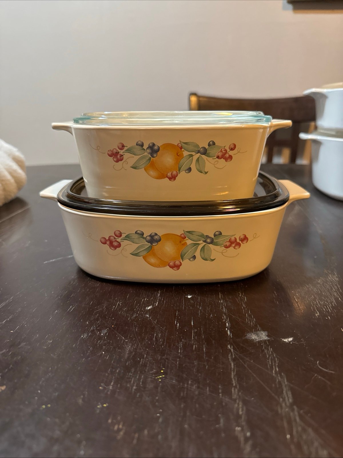 Vintage Corning ware square casserole dishes with lids, set of 2
