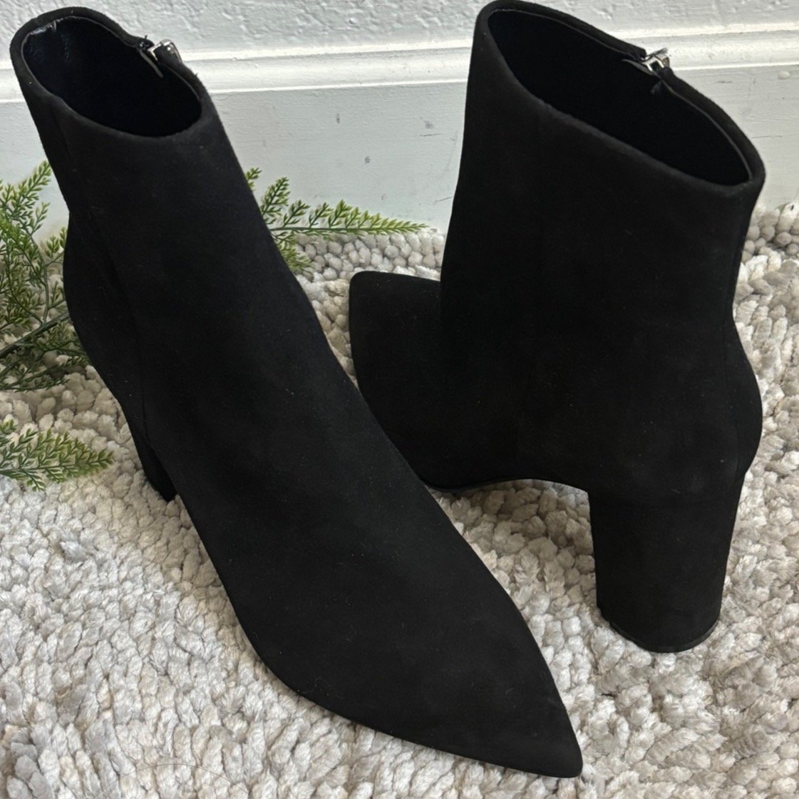 Marc Fisher LTD ULANI Pointed Toe Ankle Boot Size: 10M