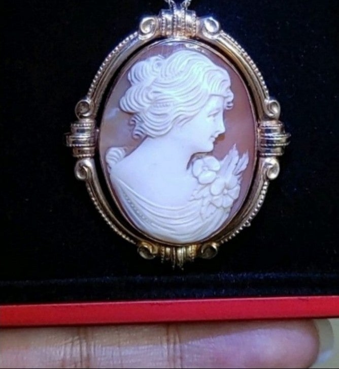 10k Gold Mirror Cameo Pendant
