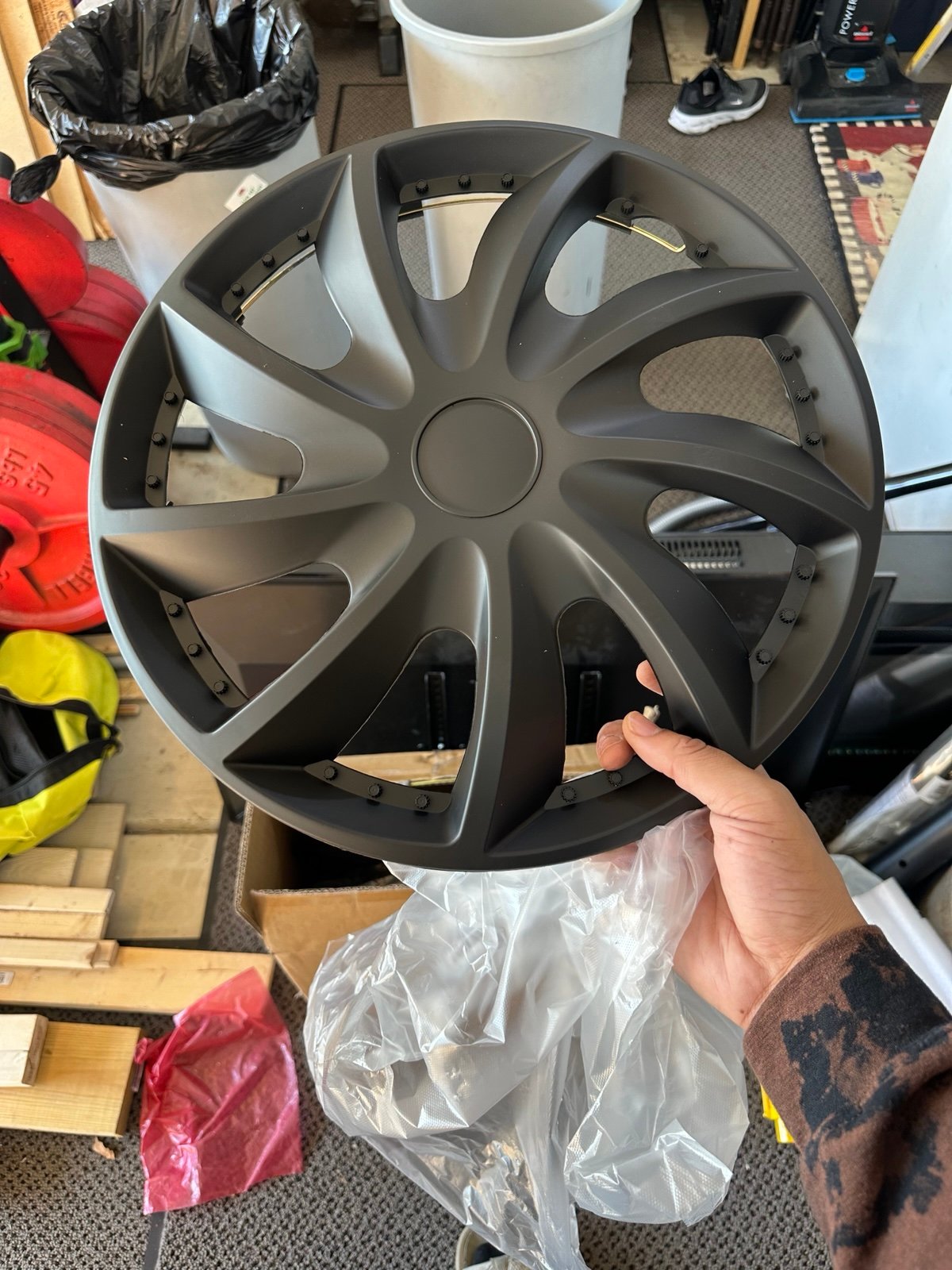 Black hubcaps