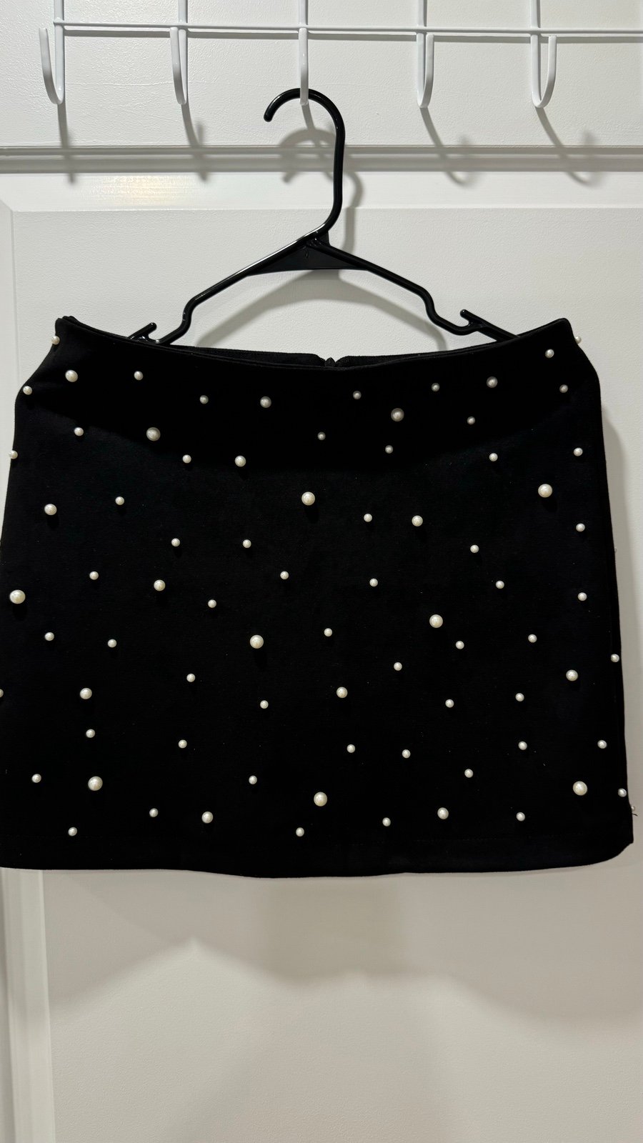 Mini skirt embellished with pearl adornment / S size / Black velvet