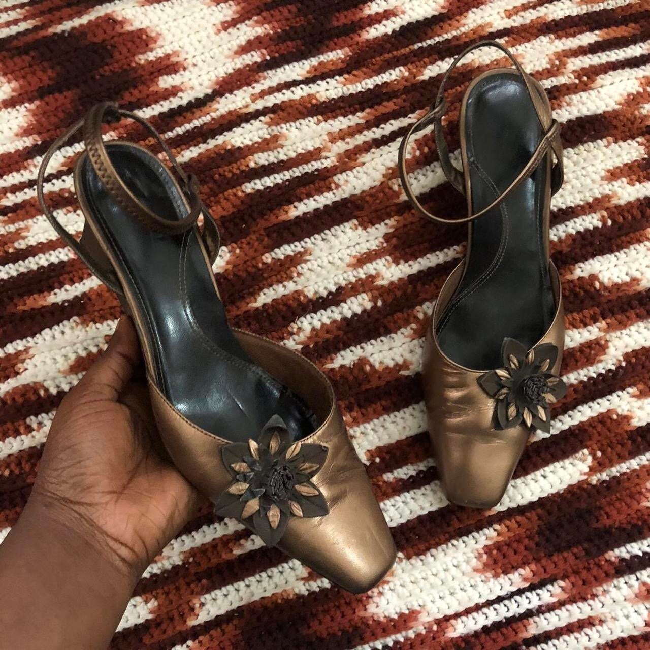 90s 2000s Y2K Gold Brown flower floral square toe leather slingback kitten heels