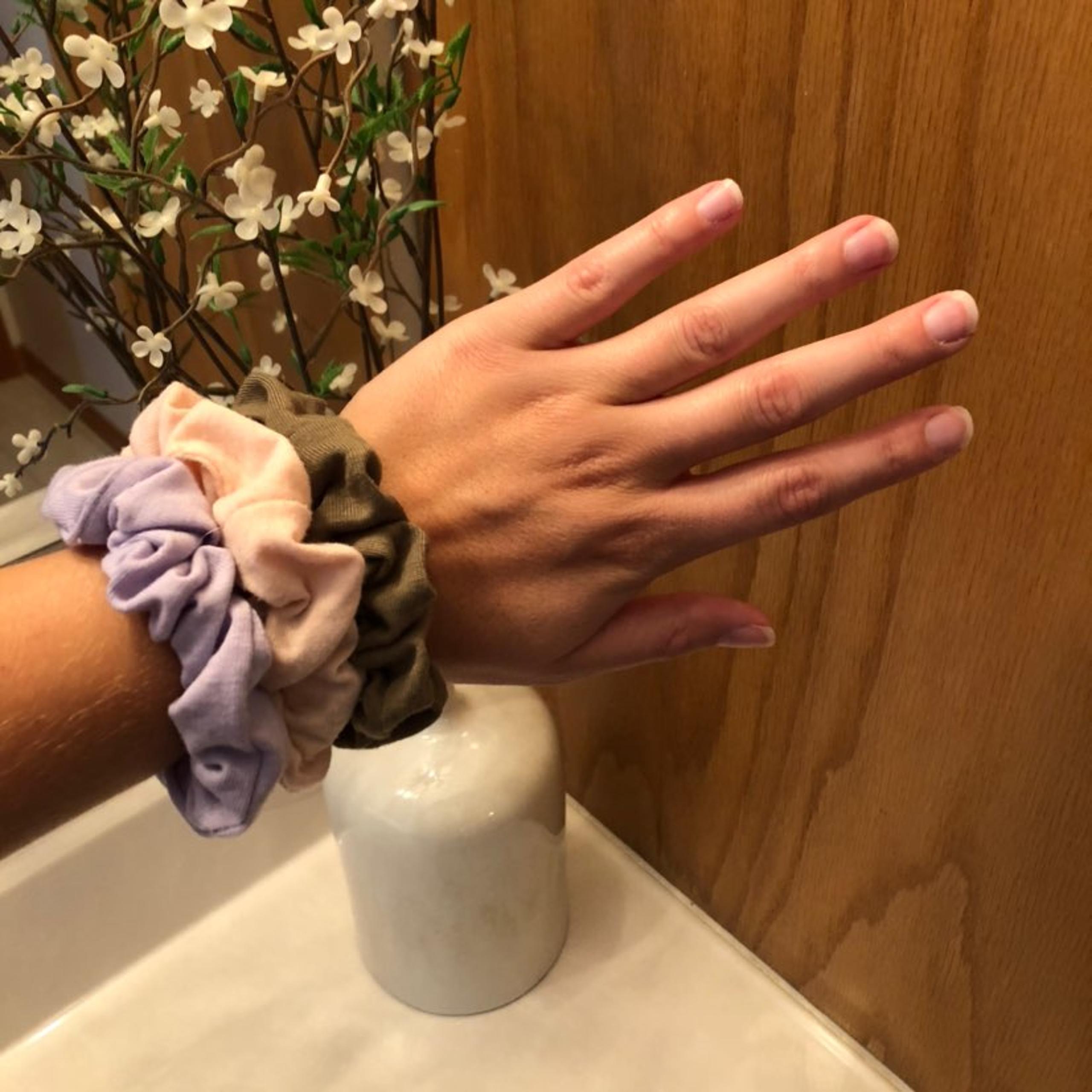 ‼️3-Pack of Colored Scrunchies‼️