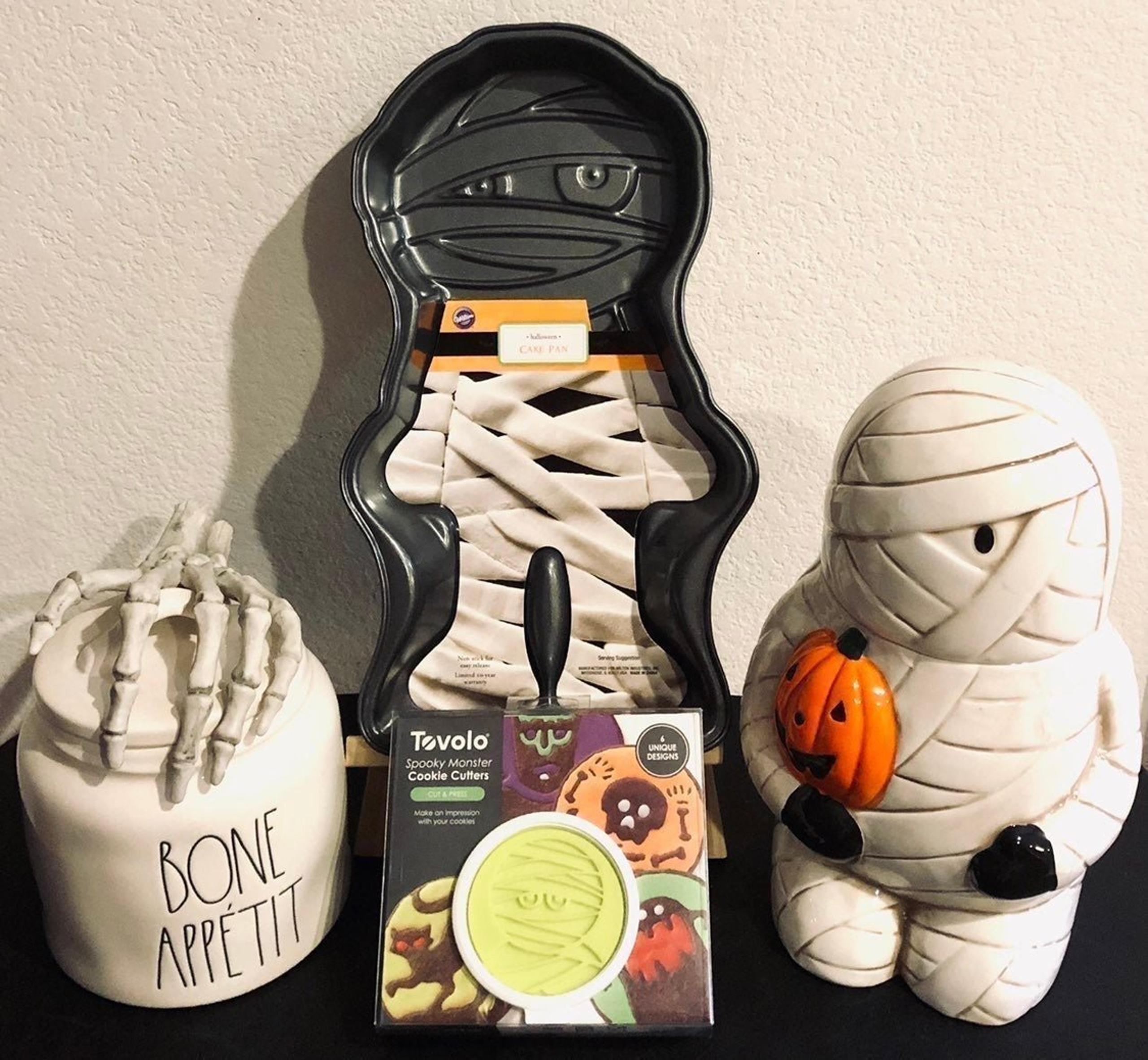 Wilton Halloween Mummy Cake Pan & Tovolo Spooky Monster Cookie Cutter Set