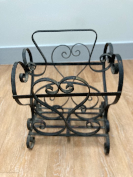 Curvilinear Vintage Magazine Rack