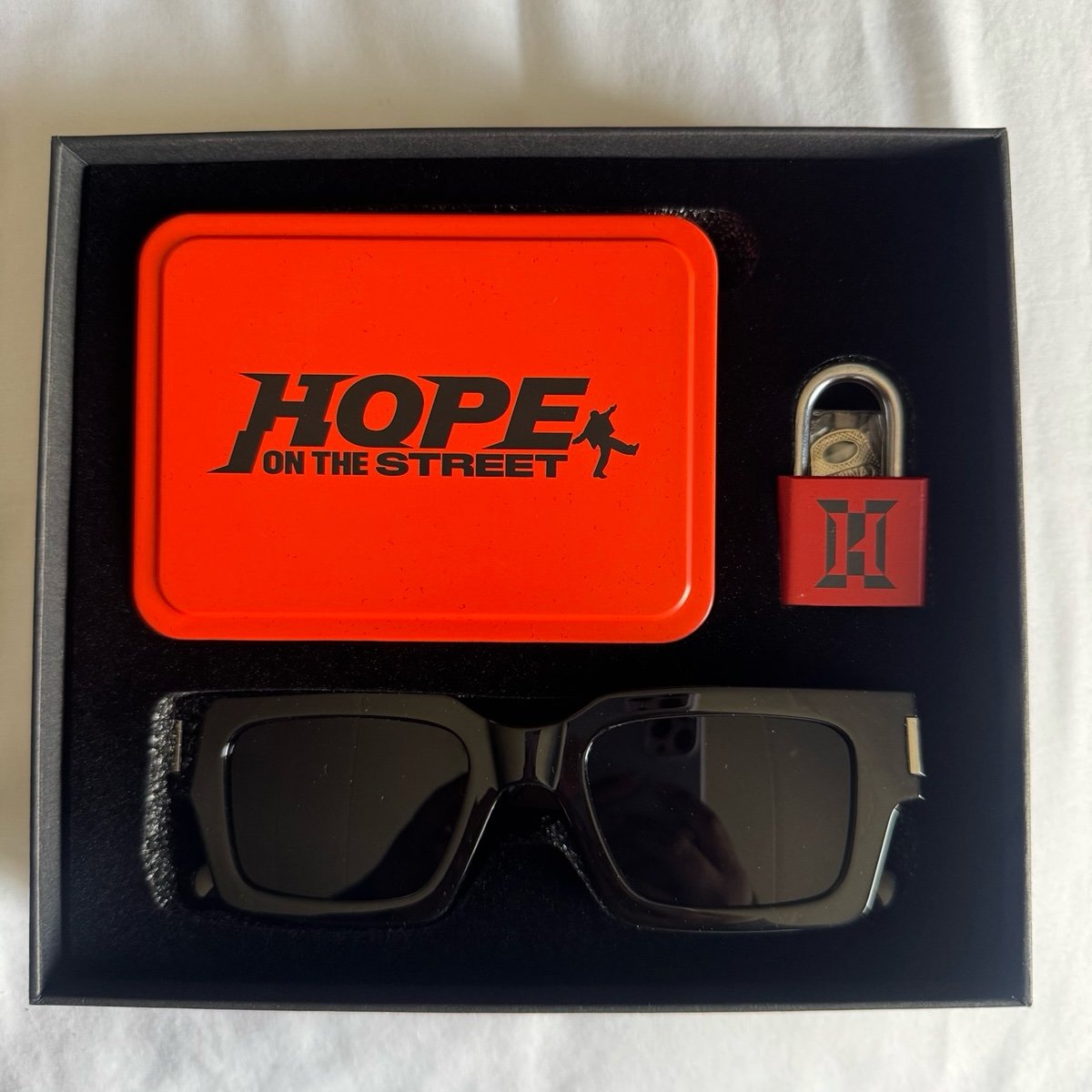 BTS J-HOPE ON THE STAGE VIPギフトBOX US限定 Official J HOPE VIP Gift Box From Hope On The Stage with